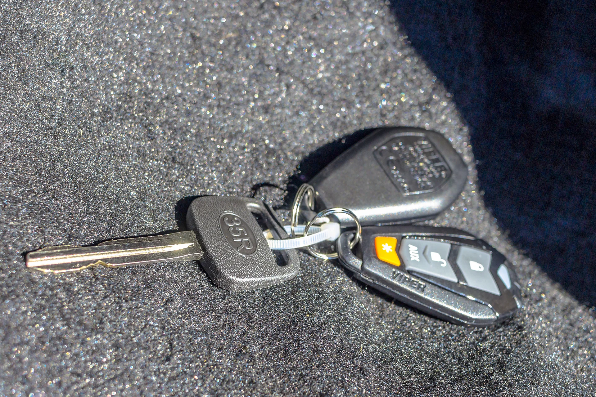 2000 Toyota Tundra Key Fobs.jpg