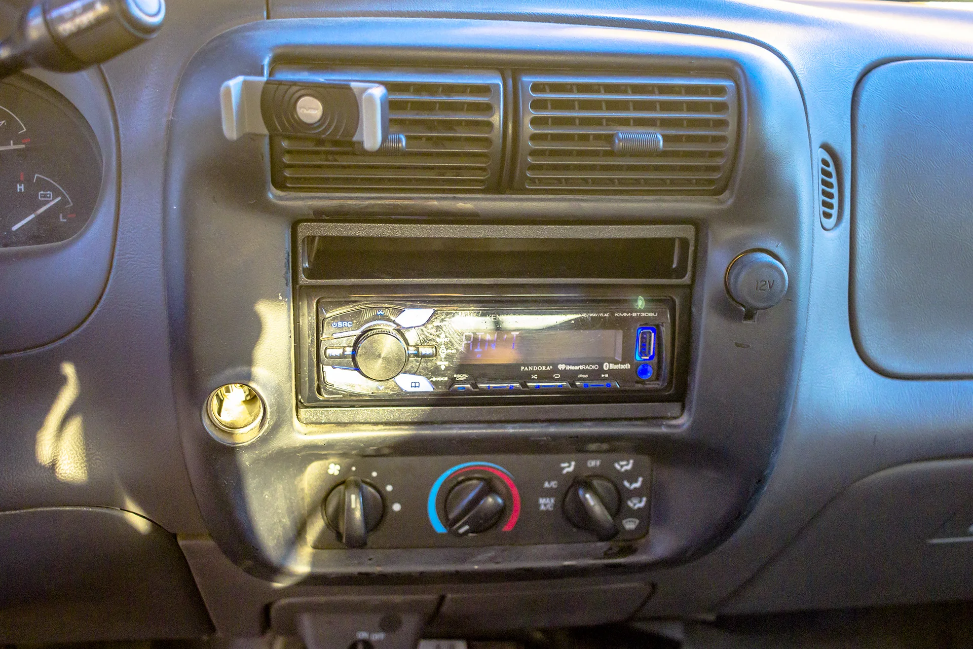 2002 Ford Ranger gets a Bluetooth radio