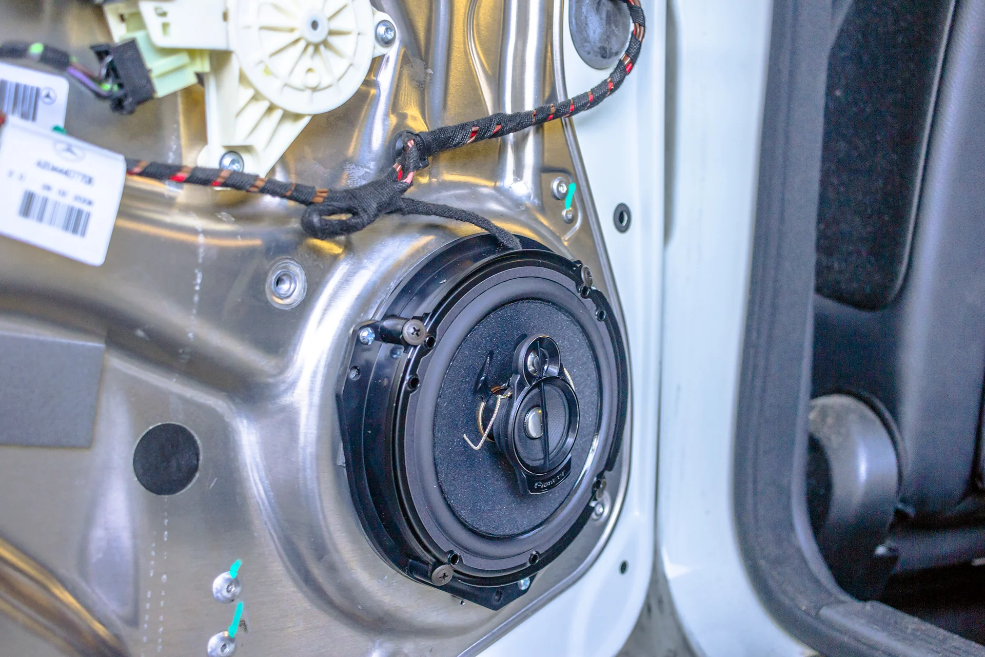 2010 Mercedes Benz C300 Aftermarket Speaker.jpg