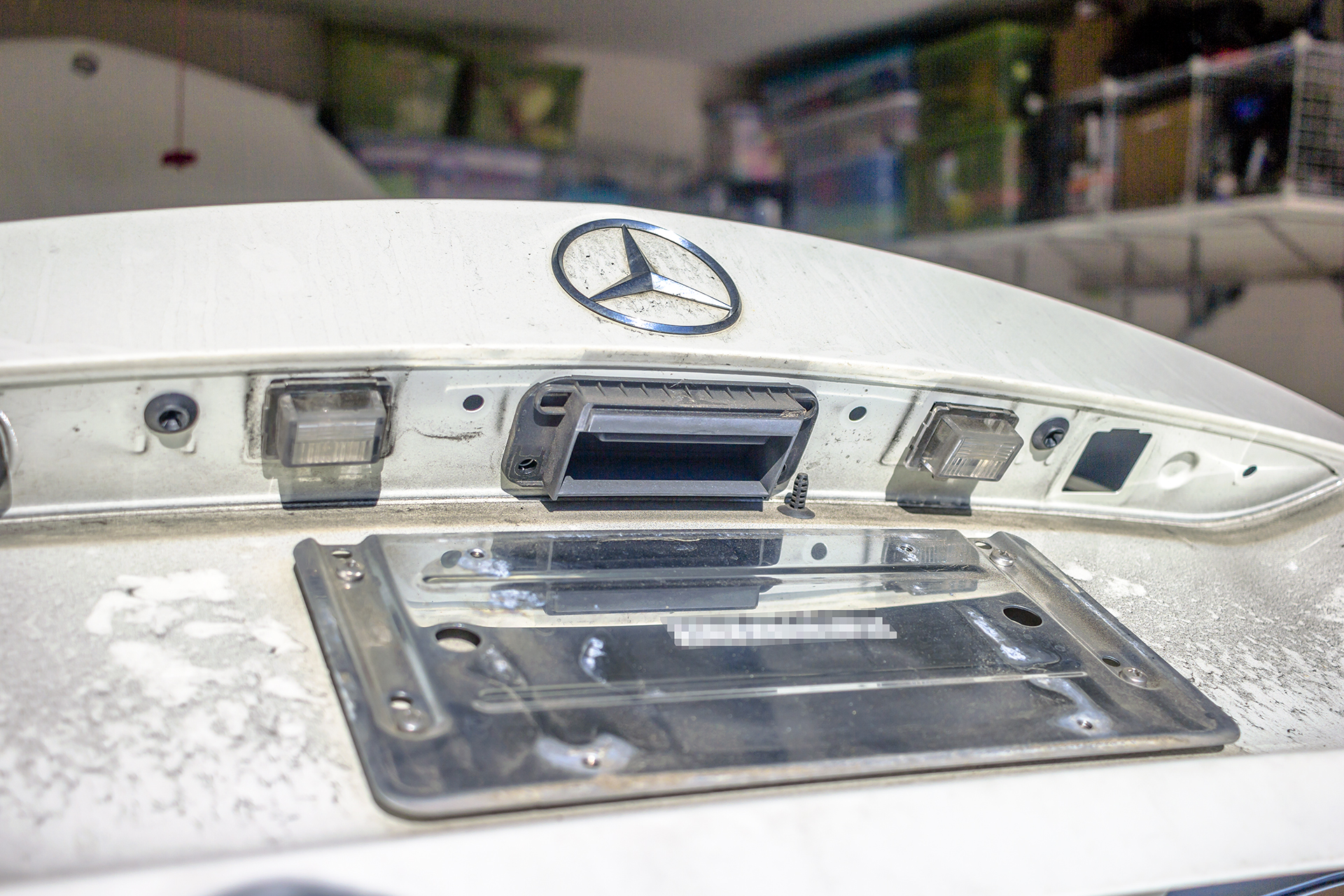 2010 Mercedes Benz C300 Trunk Lid Removal.jpg