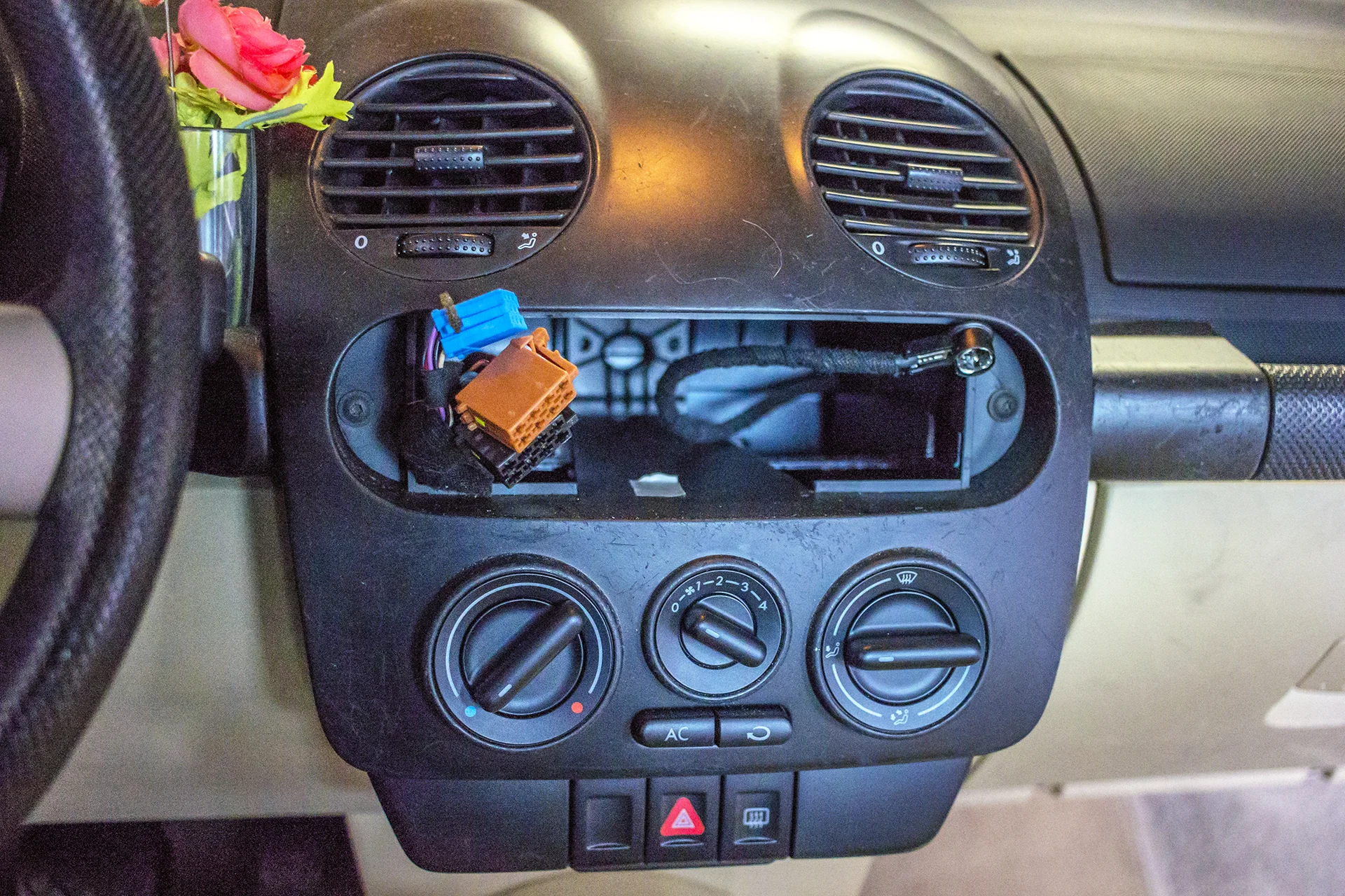 2000 Volkswagen Beetle Radio Removed.jpg