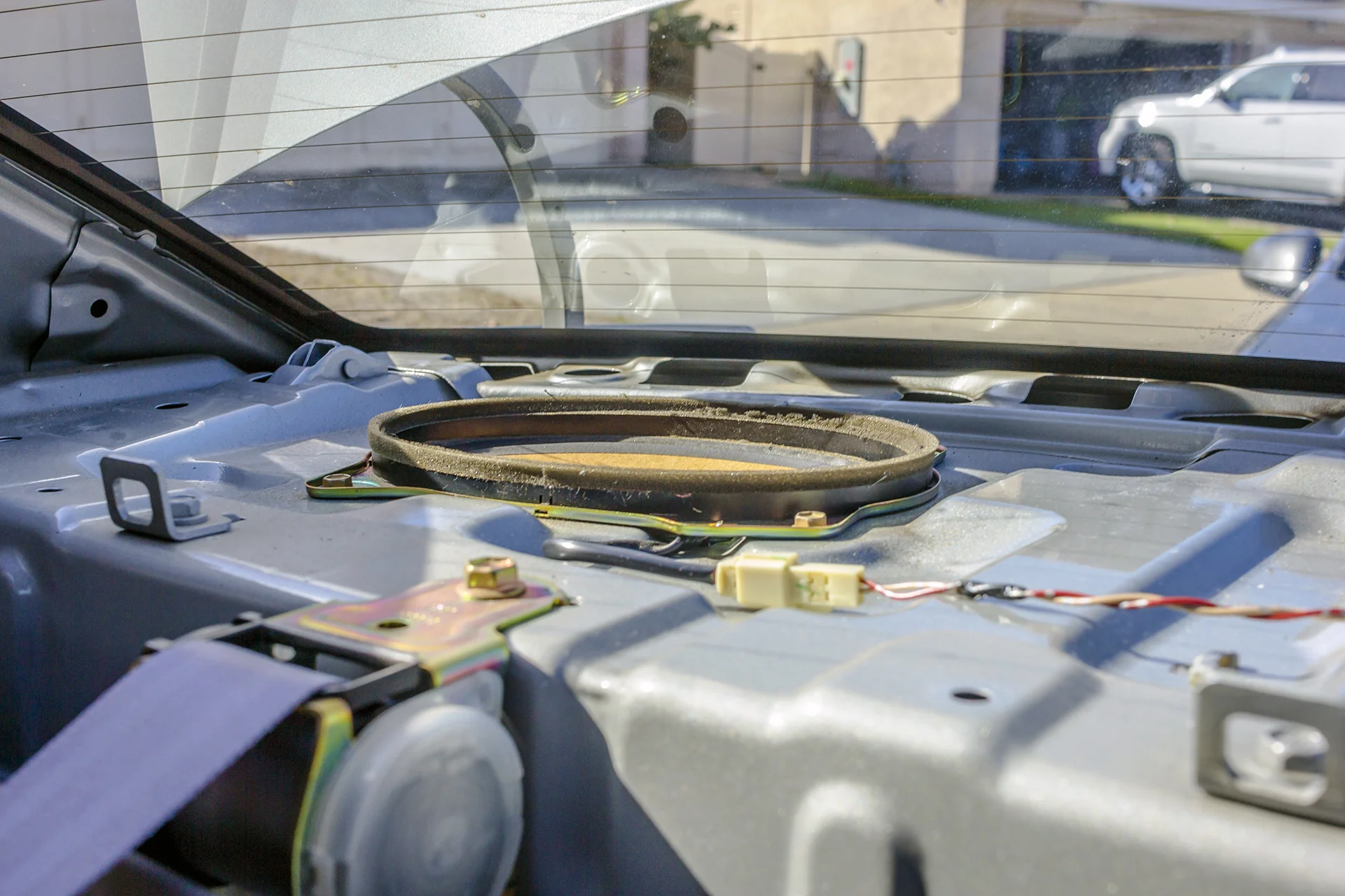 We installed some speakers in this 2004 Toyota Corolla! — Twelve Volt