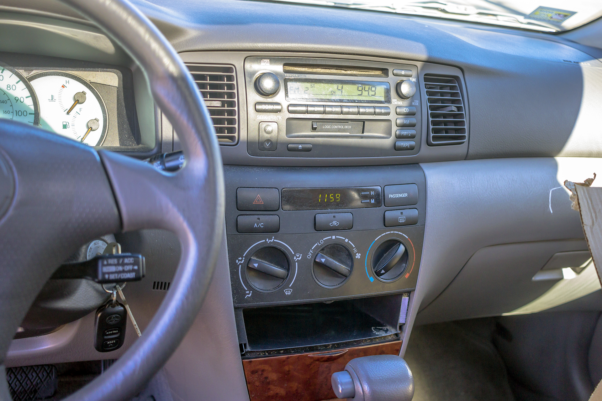 2004 Toyota Corolla Factory Radio.jpg