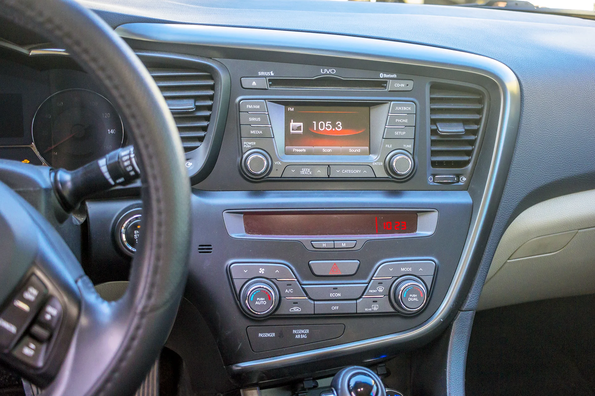 2013 Kia Optima Factory Radio.jpg