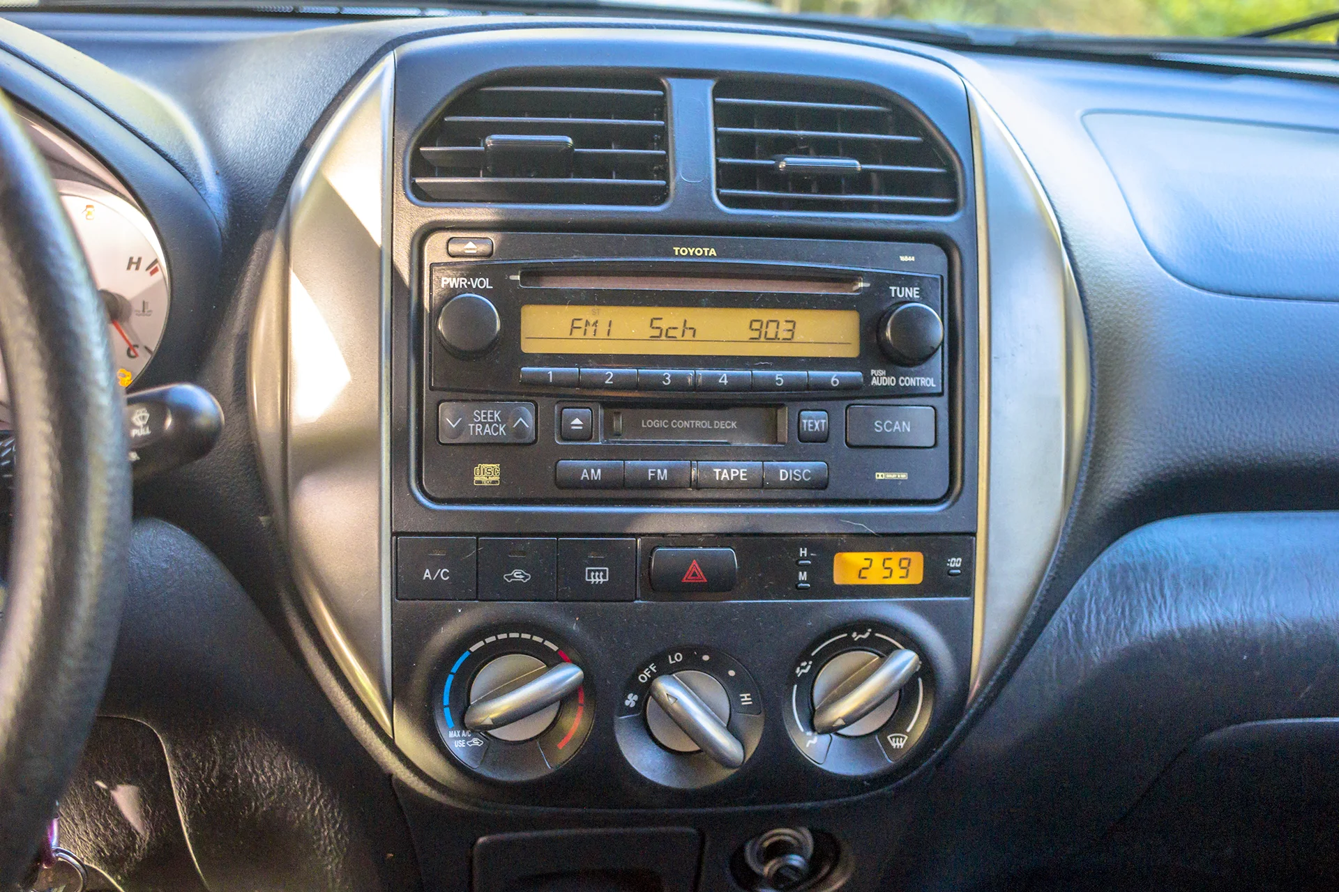 2004 Toyota RAV4 Factory Radio.jpg