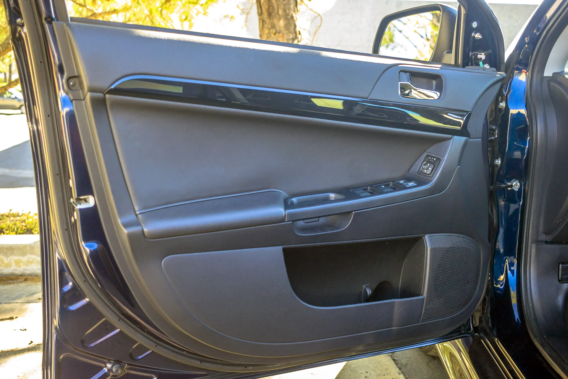 2013 Mitsubishi Lancer Evolution Front Door Speaker 1.jpg