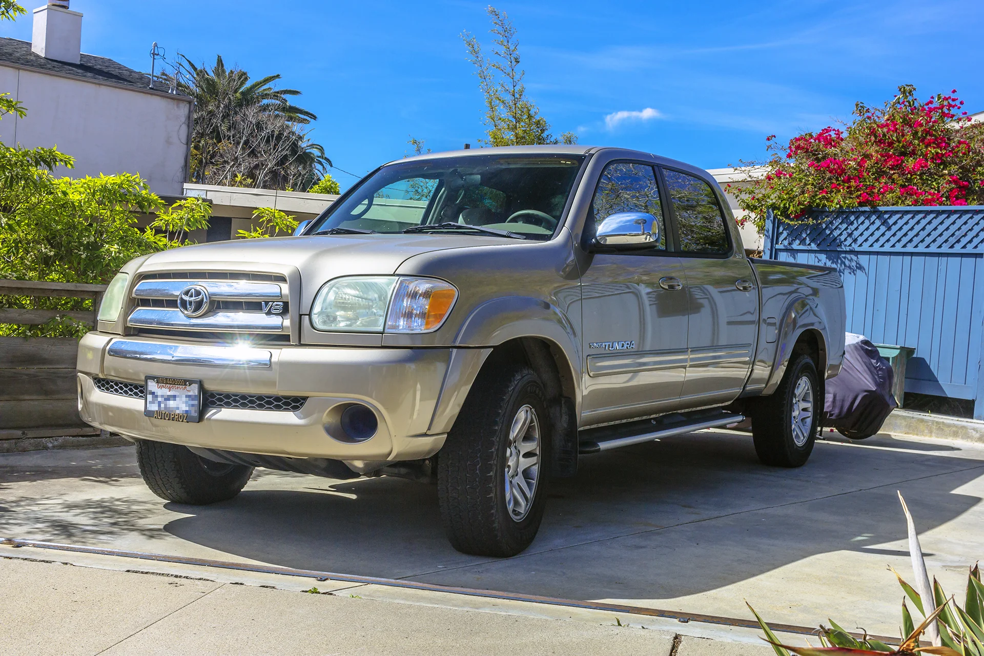 2005 Toyota Tundra Overview.jpg