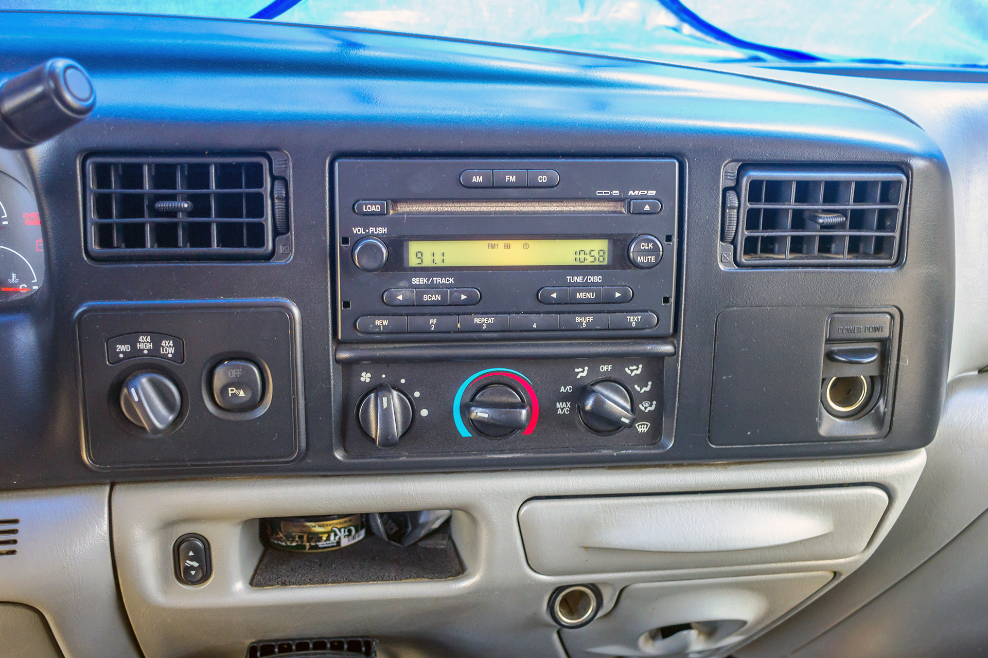 2004 Ford F-350 Factory Radio.jpg