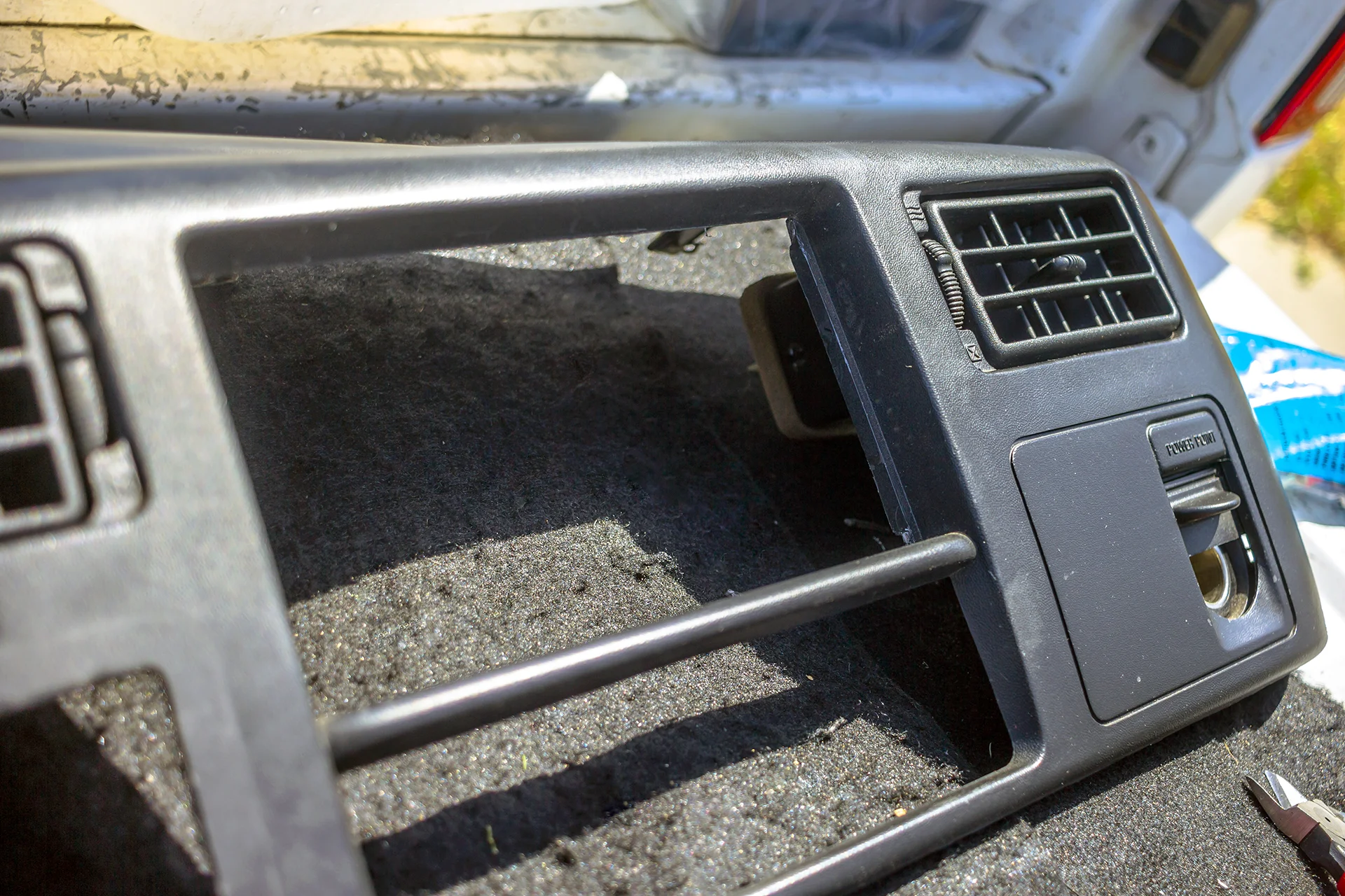 2004 Ford F-350 Modified Dash Panel.jpg