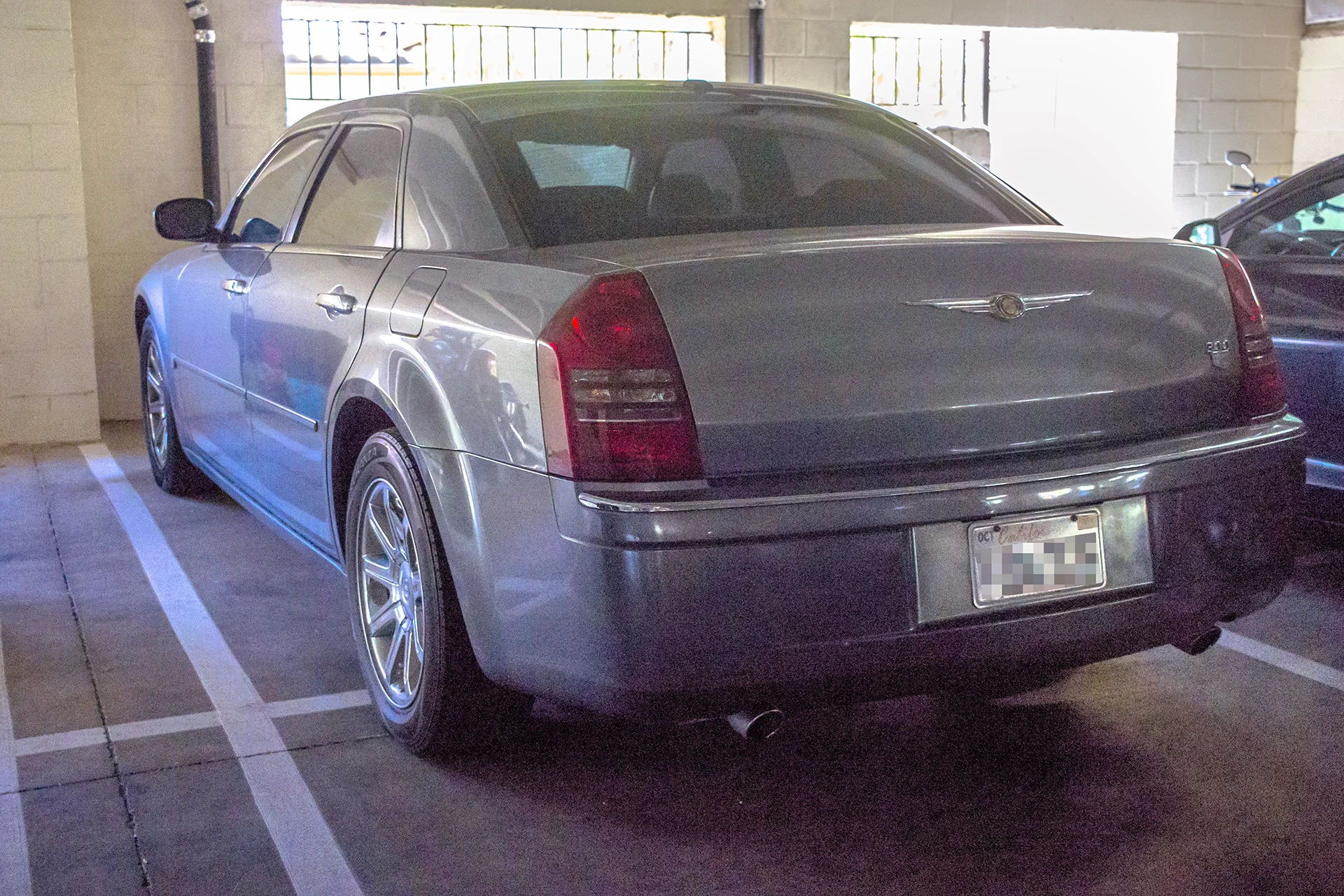 2006 Chrysler 300c Overview.jpg