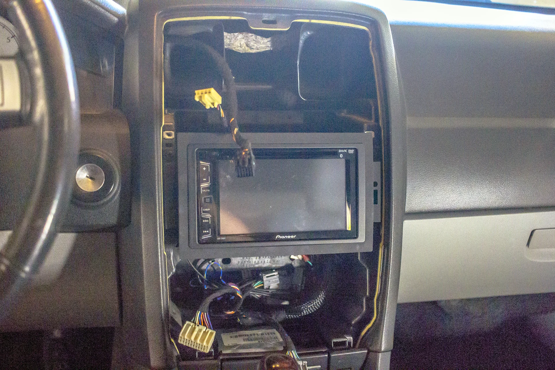 2006 Chrysler 300c Aftermarket Radio Removal.jpg