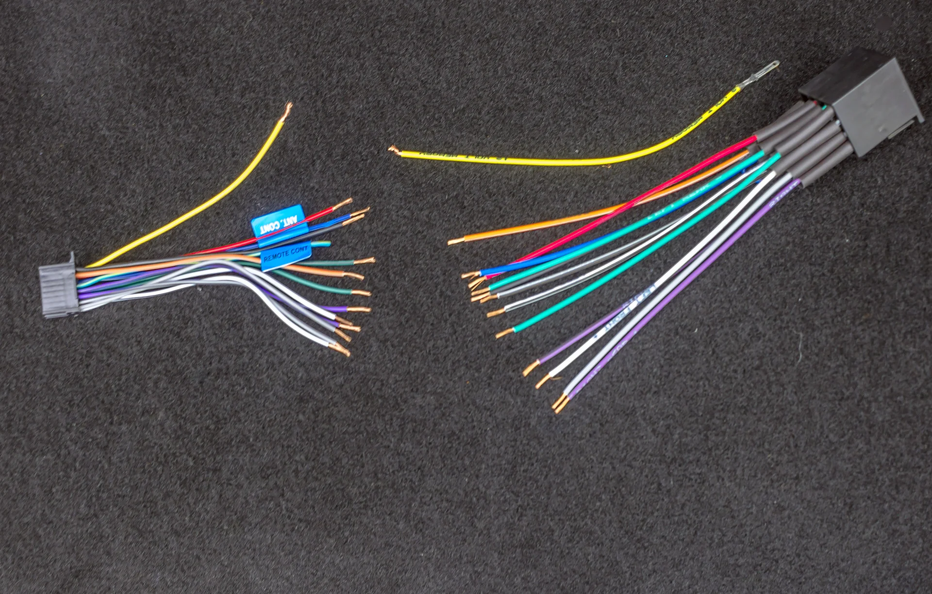 1987 Volkswagen Vanagon Radio Harness 1.jpg