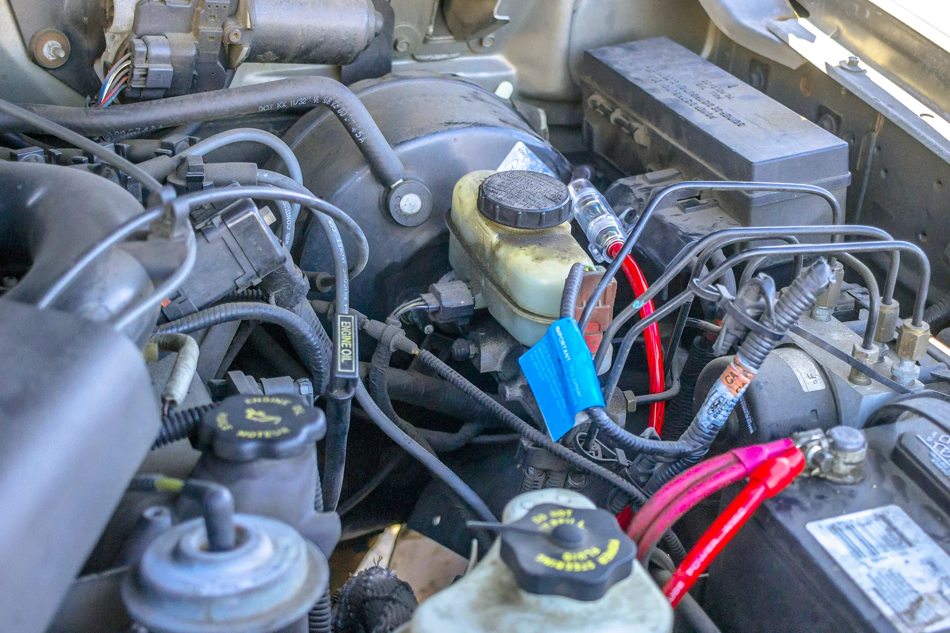 2001 Ford Explorer Underhood Fuse.jpg