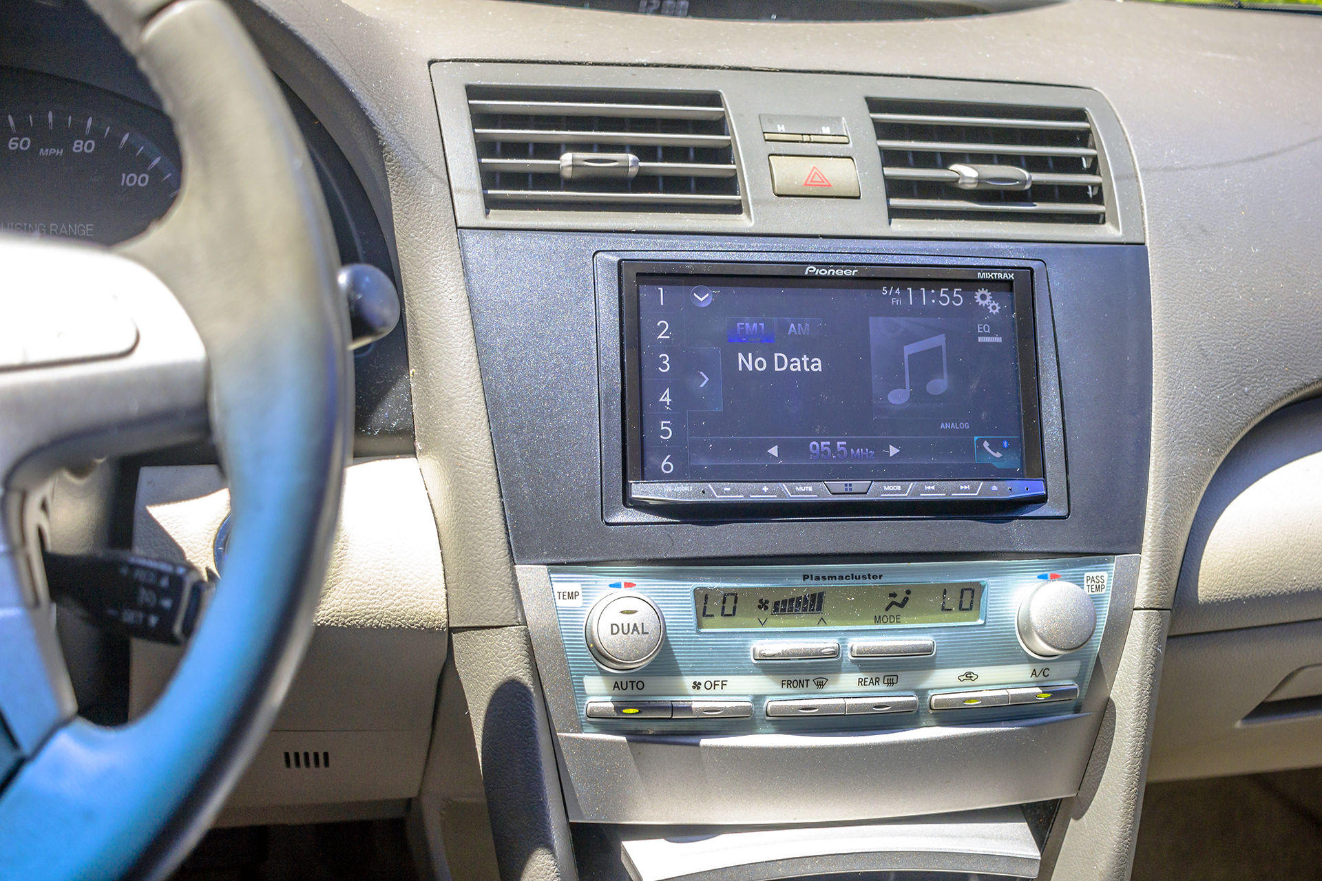 This 2008 Toyota Camry Gets Android Auto And Apple Carplay