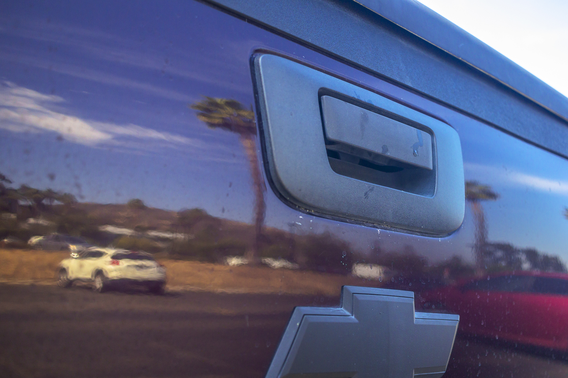 2008 Chevy Silverado Tailgate Handle.jpg