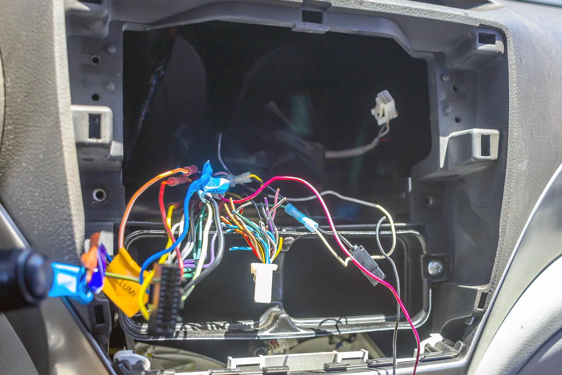 2009 Subaru Forester Radio Removal.jpg