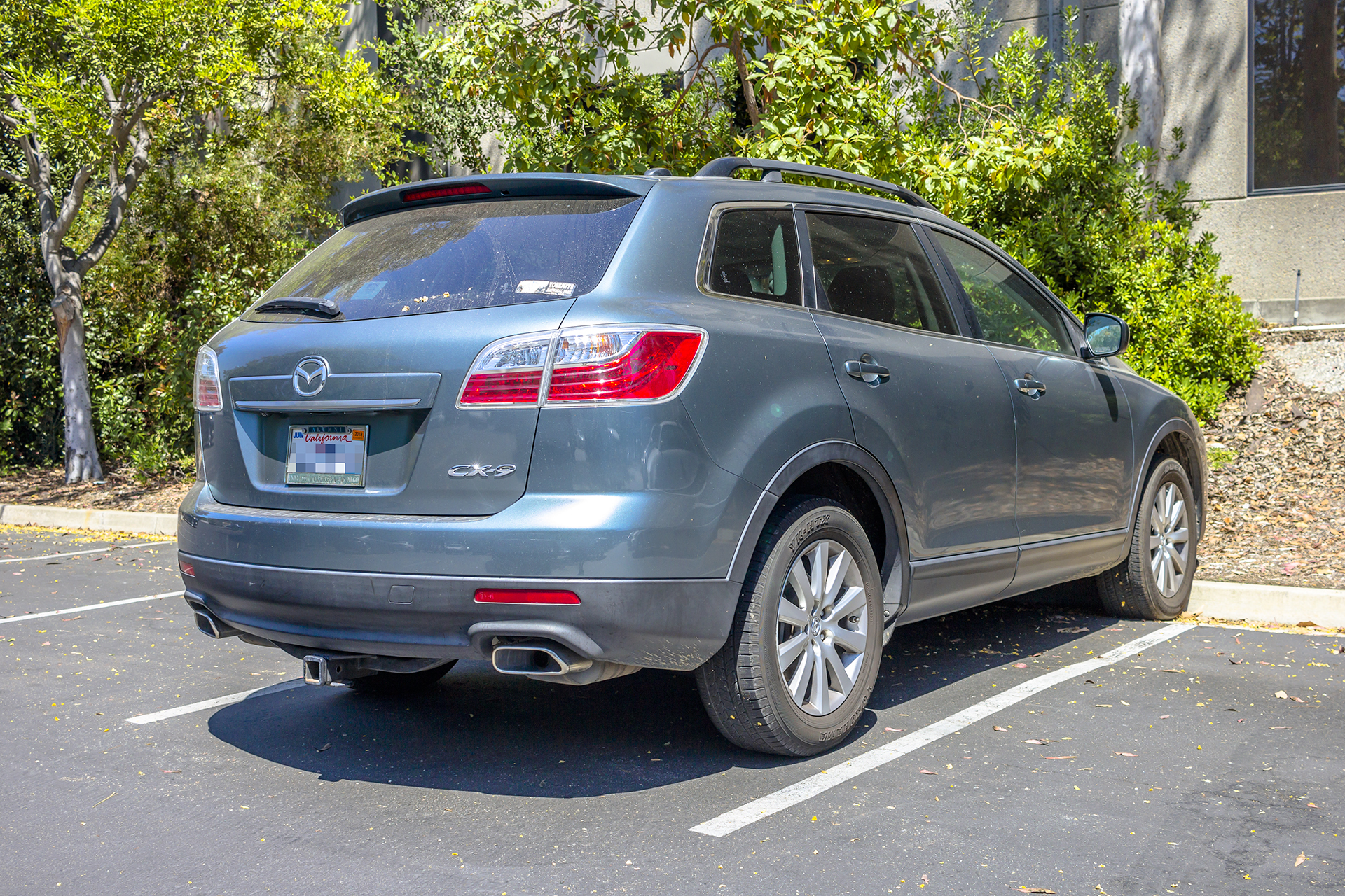2010 Mazda CX-9 Overview.jpg