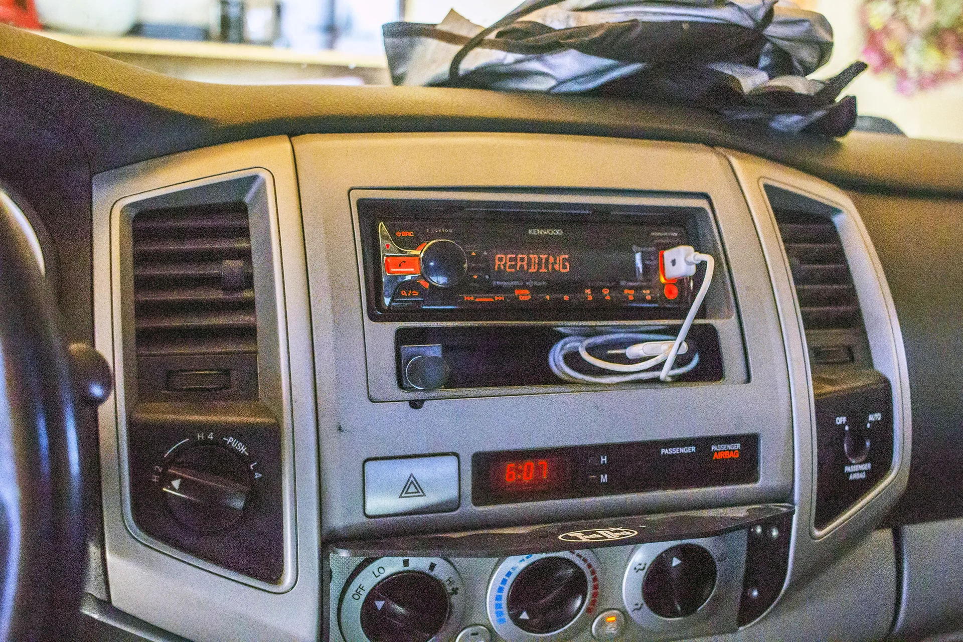 2007 Toyota Tacoma Single Din Radio.jpg