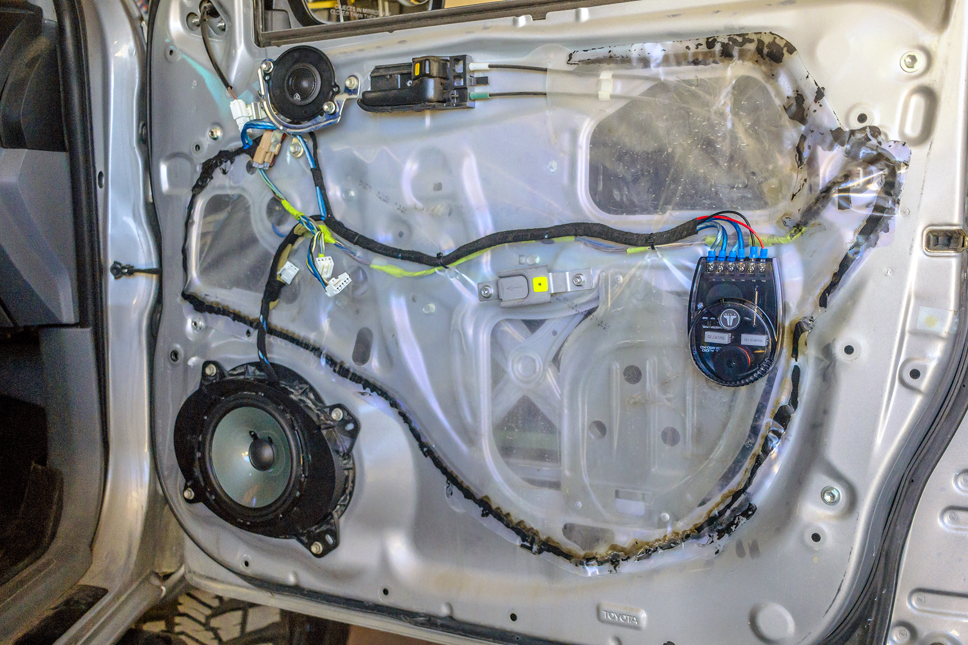 2007 Toyota Tacoma adds new speakers 