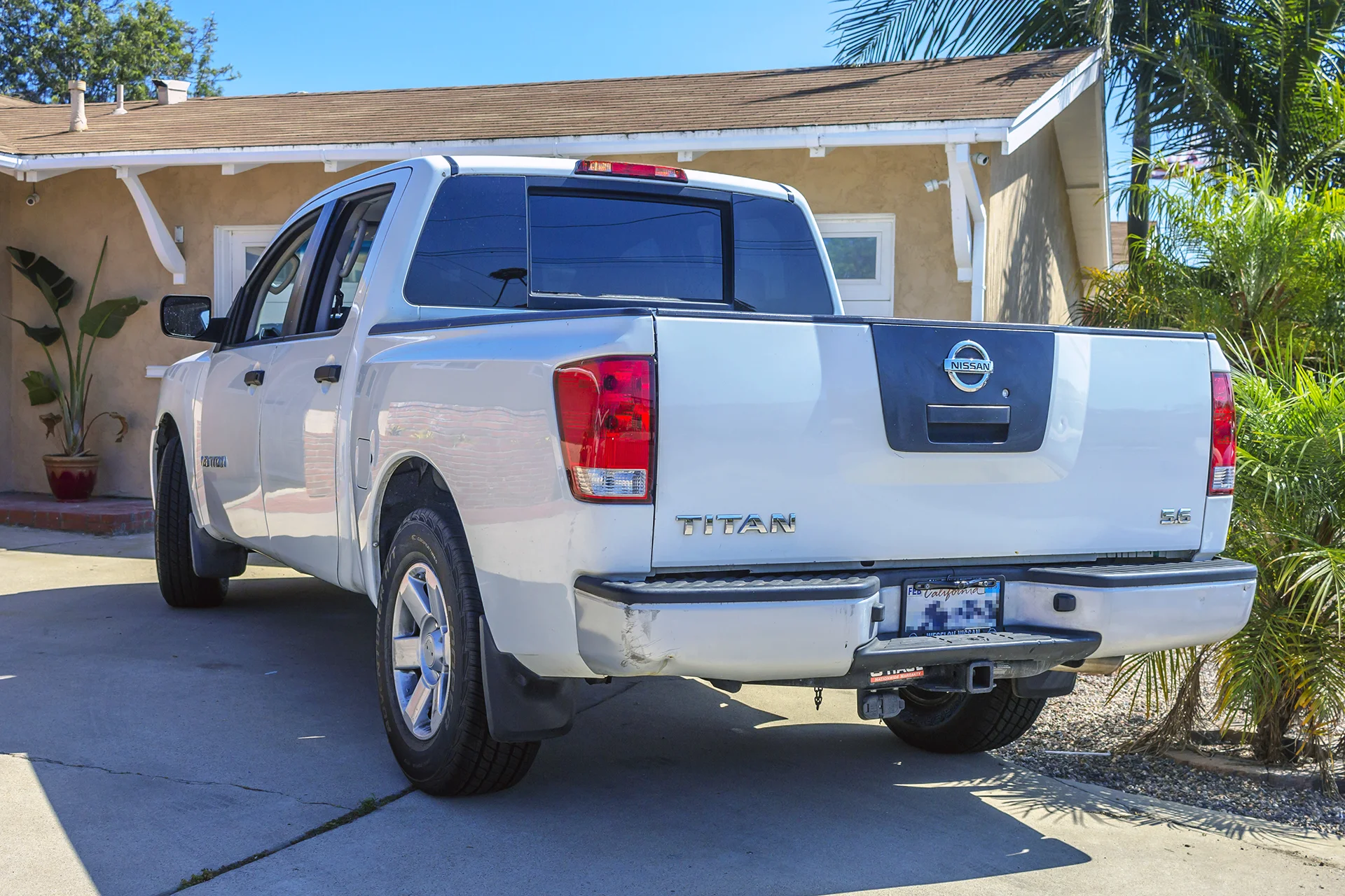 2009 Nissan Titan Overview.jpg