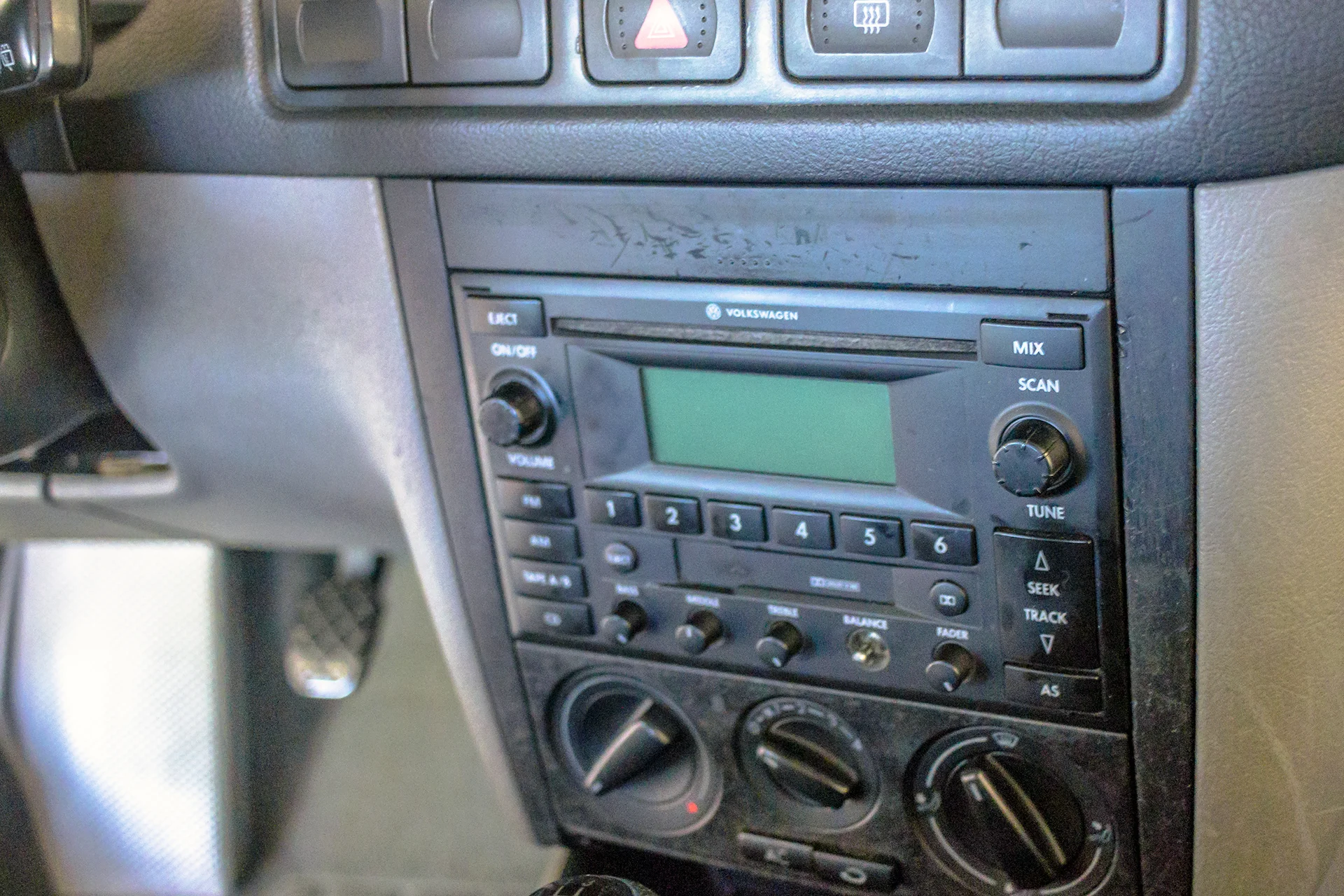 2003 Volkswagen Golf Factory Radio.jpg