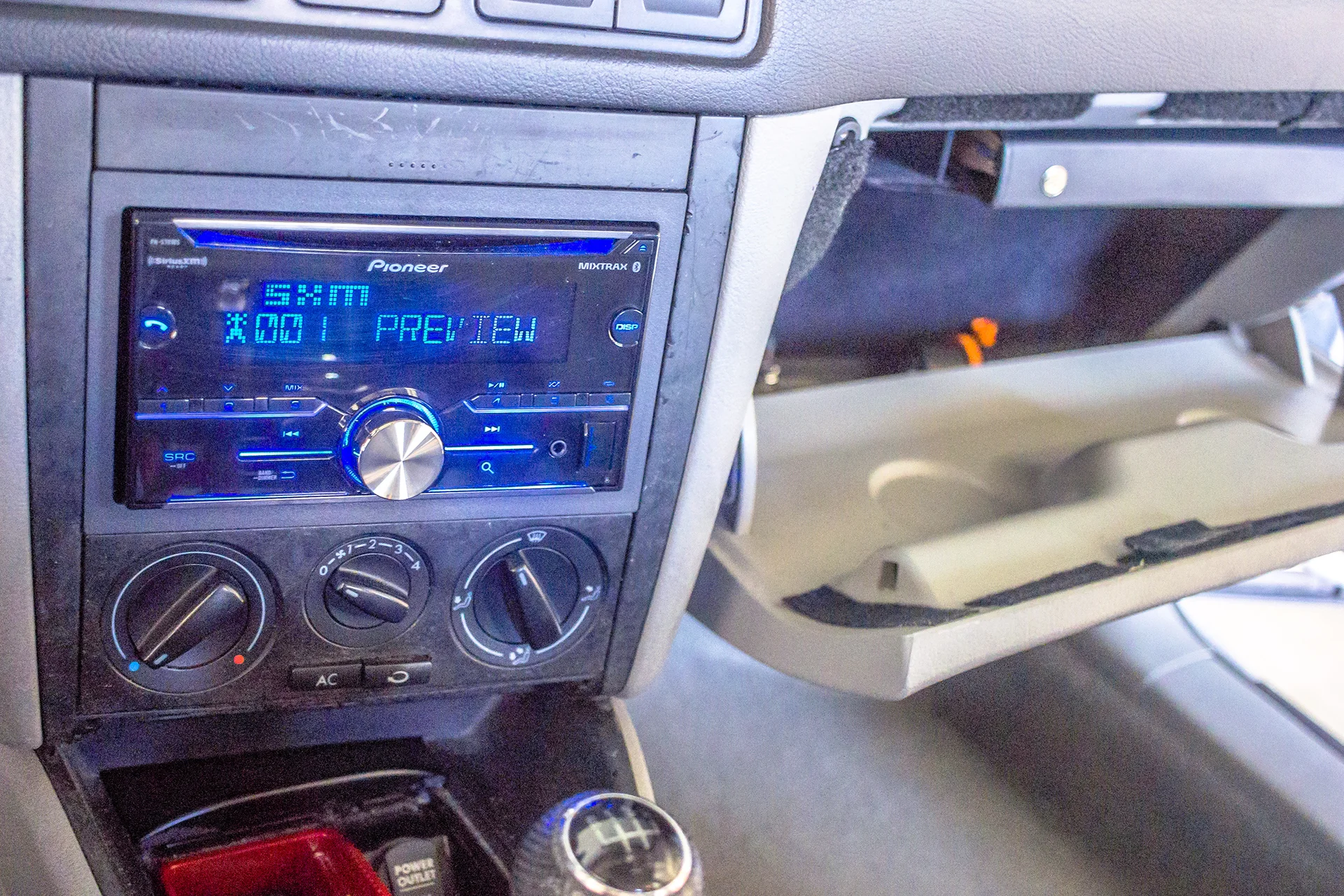 2003 Volkswagen Golf Aftermarket Radio.jpg