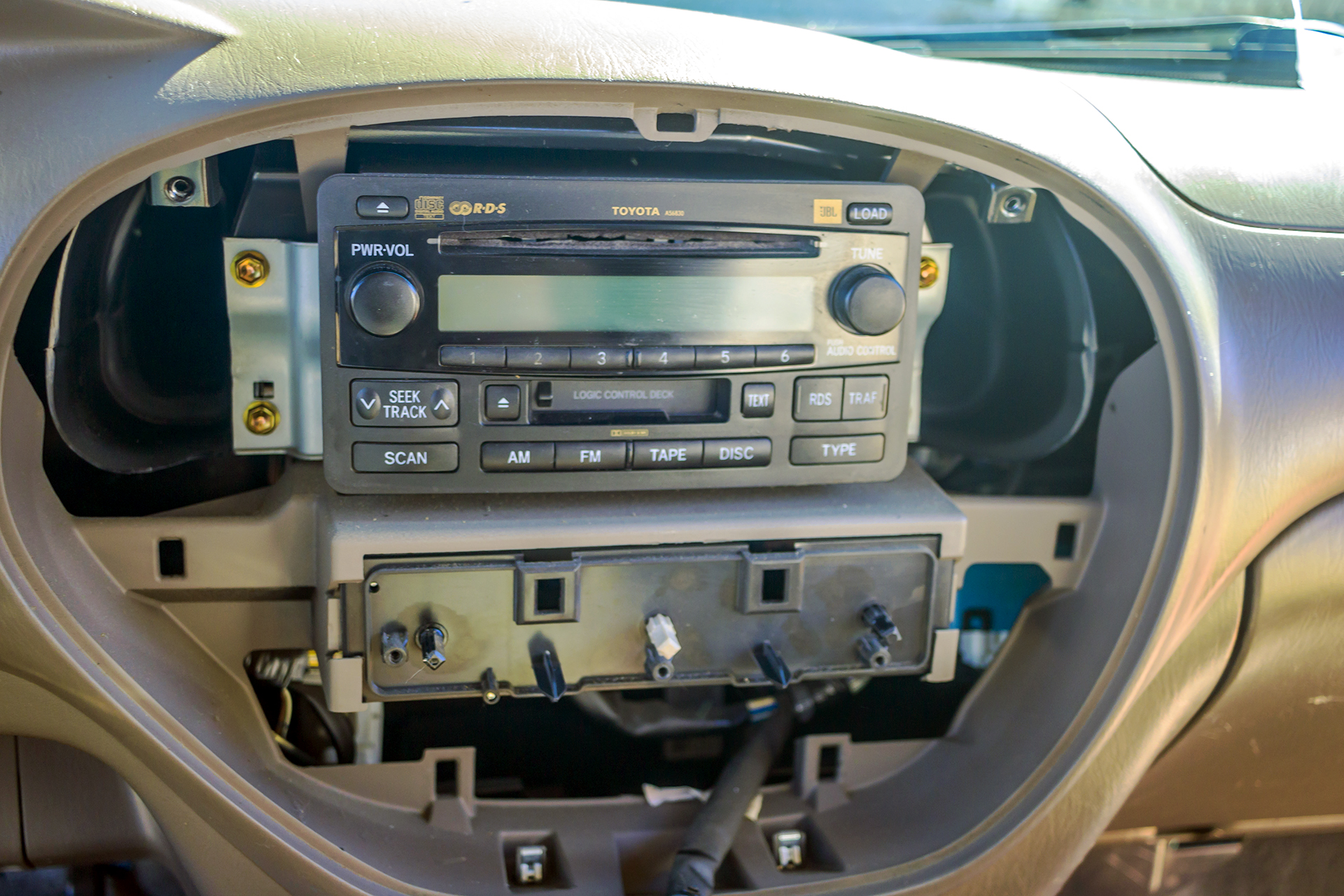 2006 Toyota Tundra Factroy Radio Removal.jpg