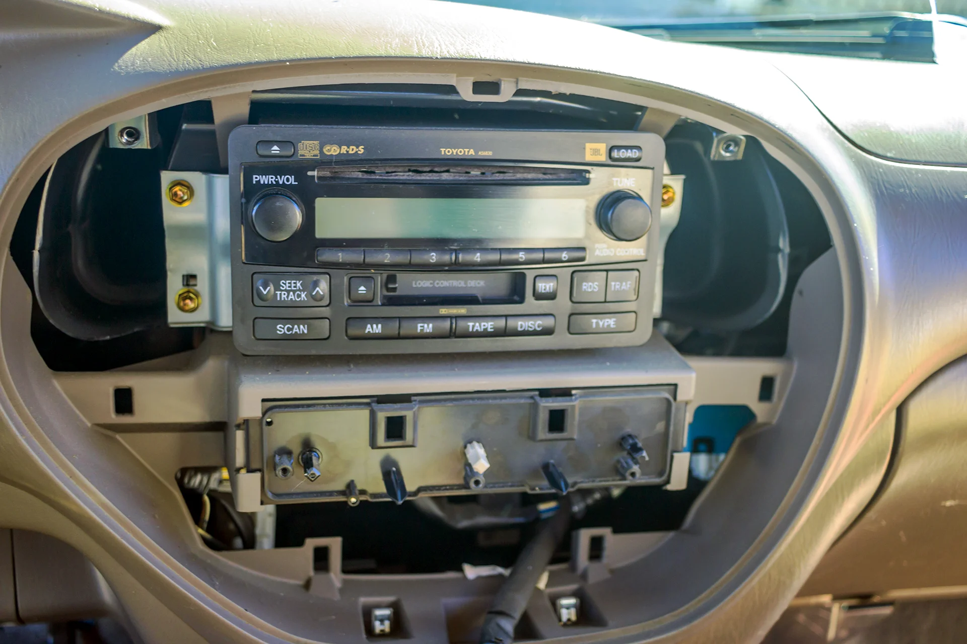 2006 toyota tundra jbl sound system
