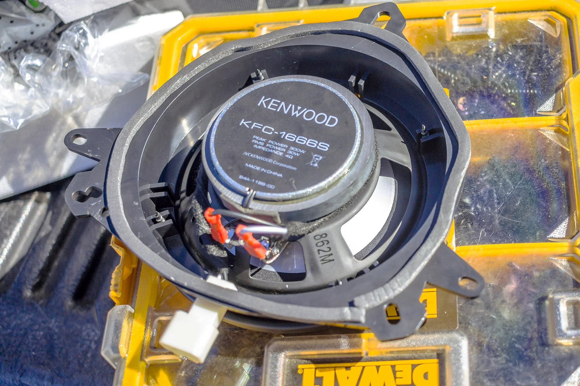 2006 Toyota Tundra Aftermarket Rear Speaker 2.jpg
