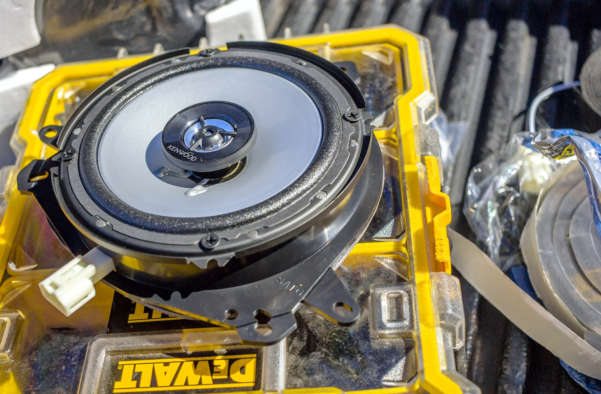 2006 Toyota Tundra Aftermarket Rear Speaker 1.jpg