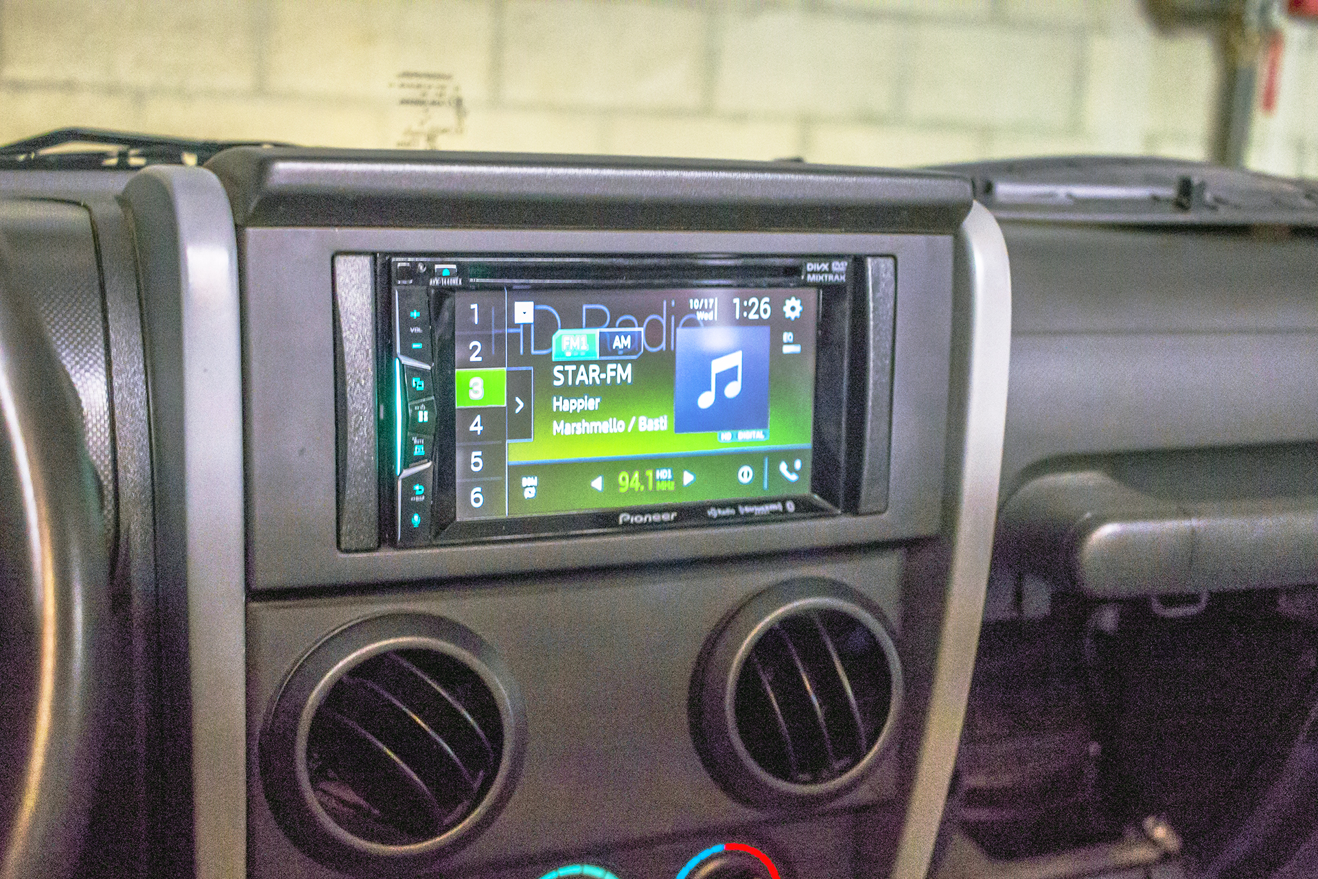 Introducir 75+ imagen 2009 jeep wrangler stereo upgrade