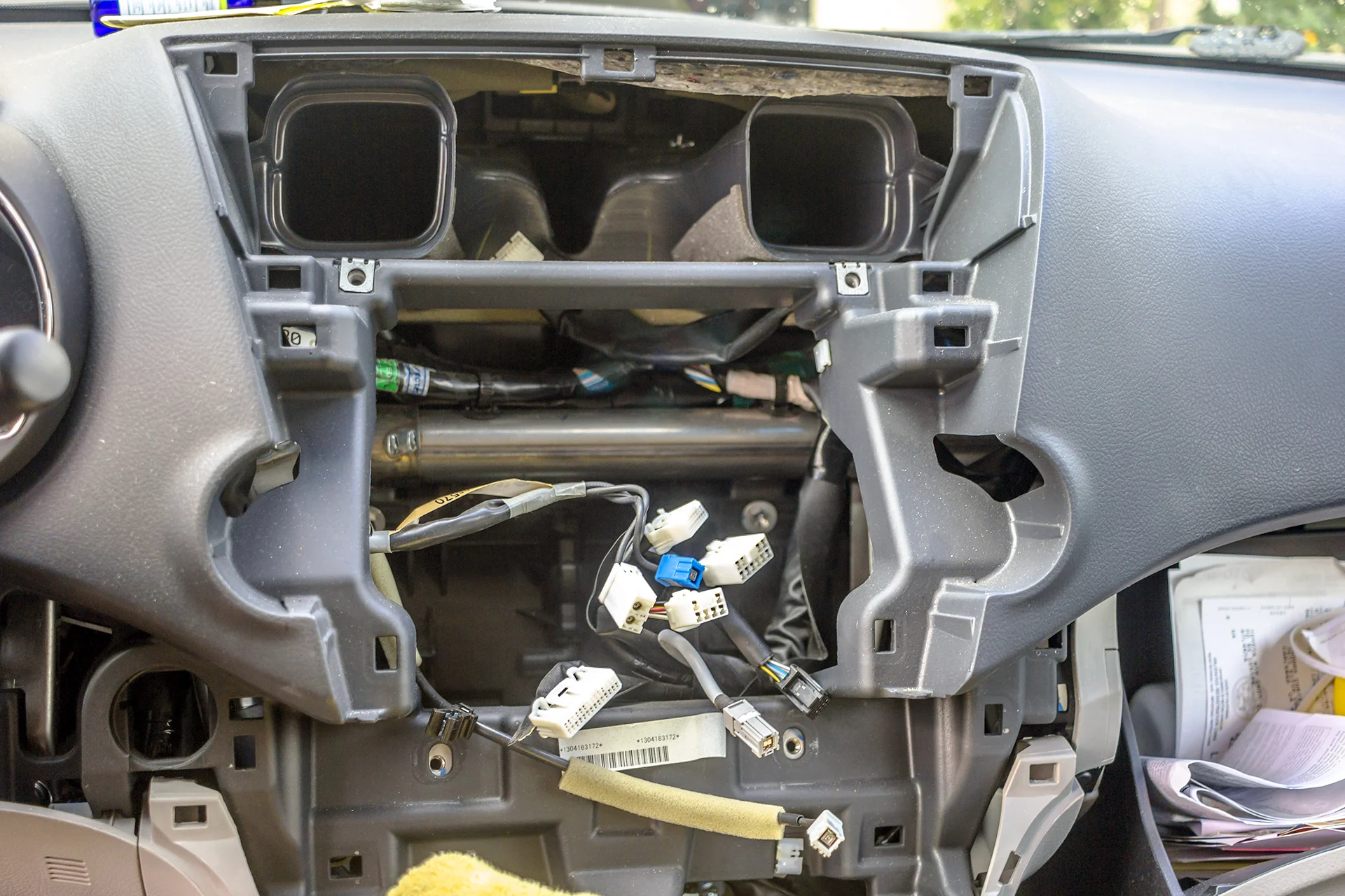 2013 Toyota Highlander Factoy Radio Removed.jpg