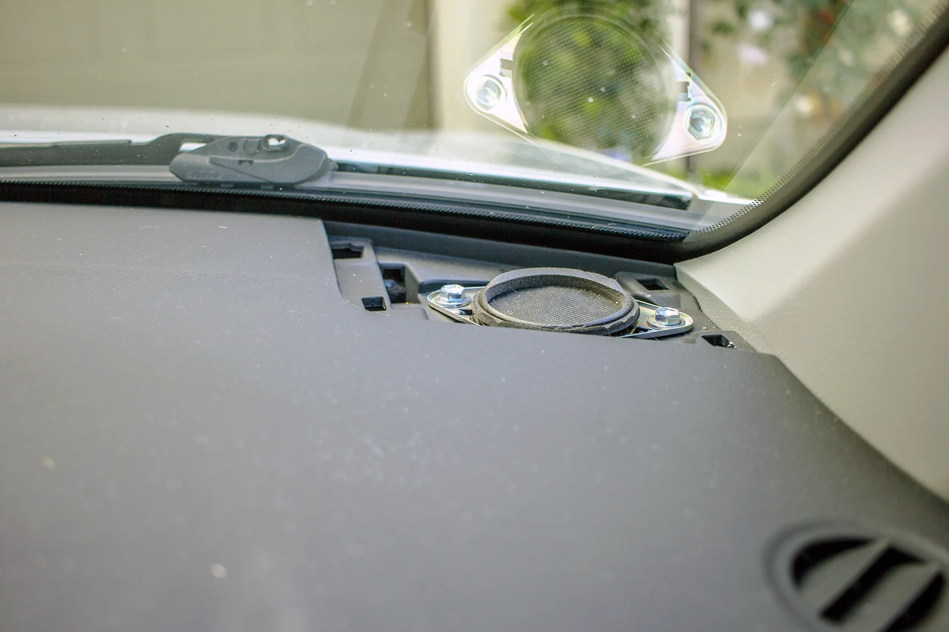 2013 Toyota Highlander Dash Speaker.jpg