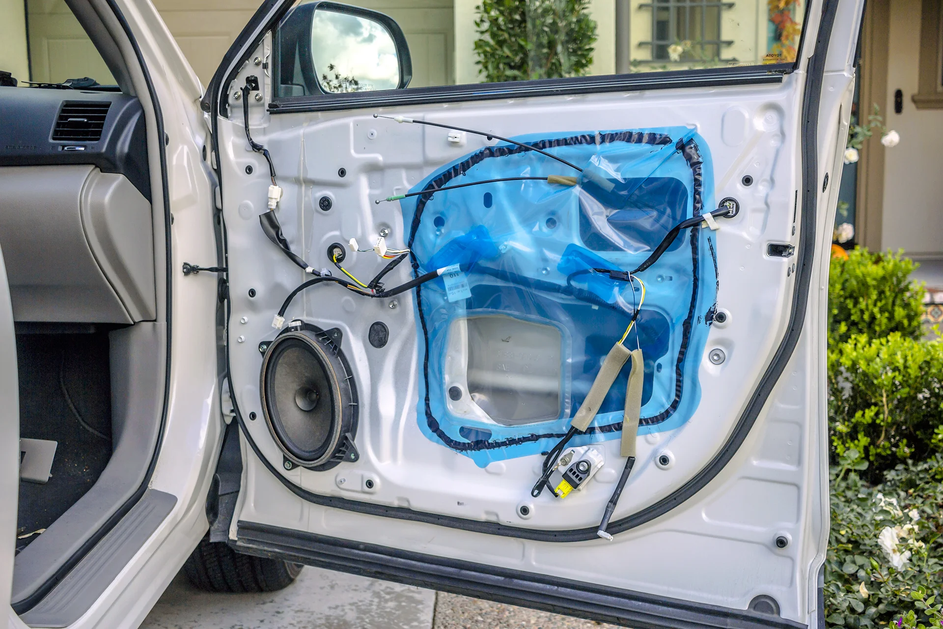 2013 Toyota Highlander Front Pass Door Speaker.jpg