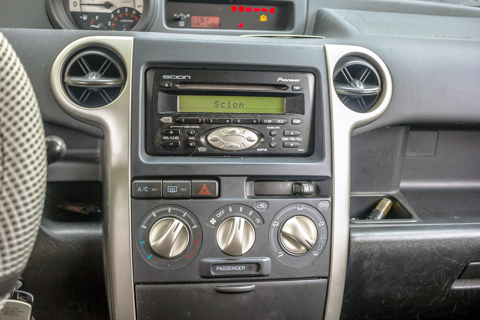 2005 Scion xB Factory Radio.jpg