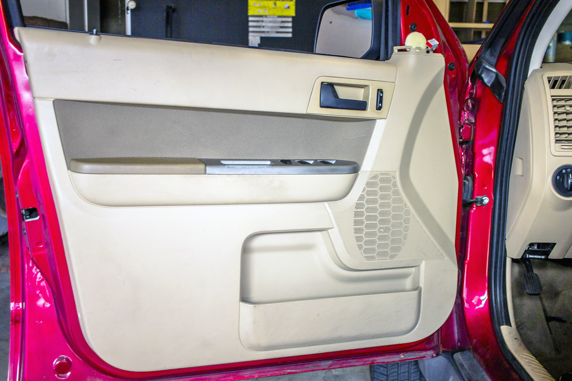 We Upgraded The Speakers In This 2009 Ford Escape Twelve Volt Technologies