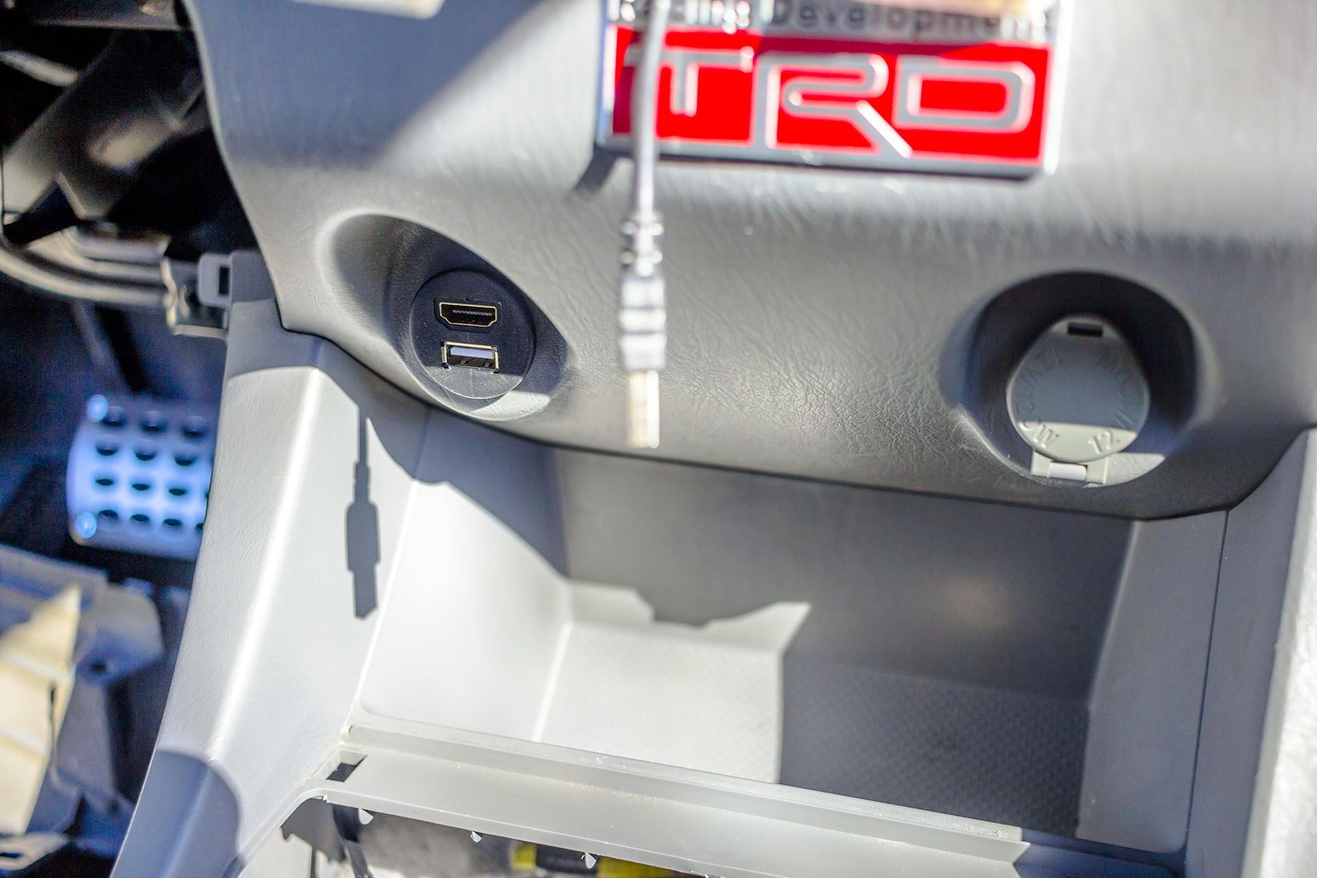 2006 Toyota Tacoma Dash Mounted USB.jpg