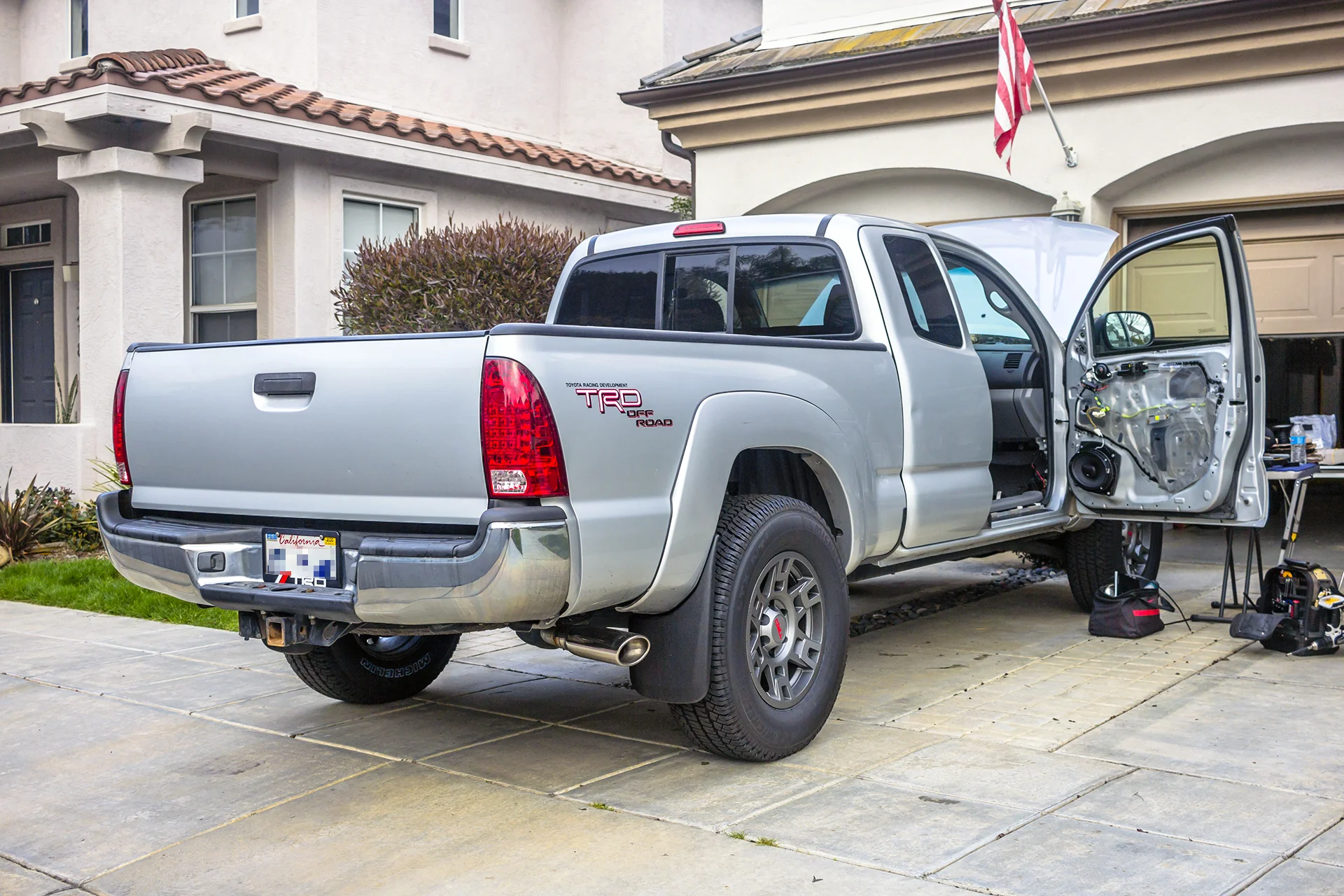 2006 Toyota Tacoma Overview.jpg