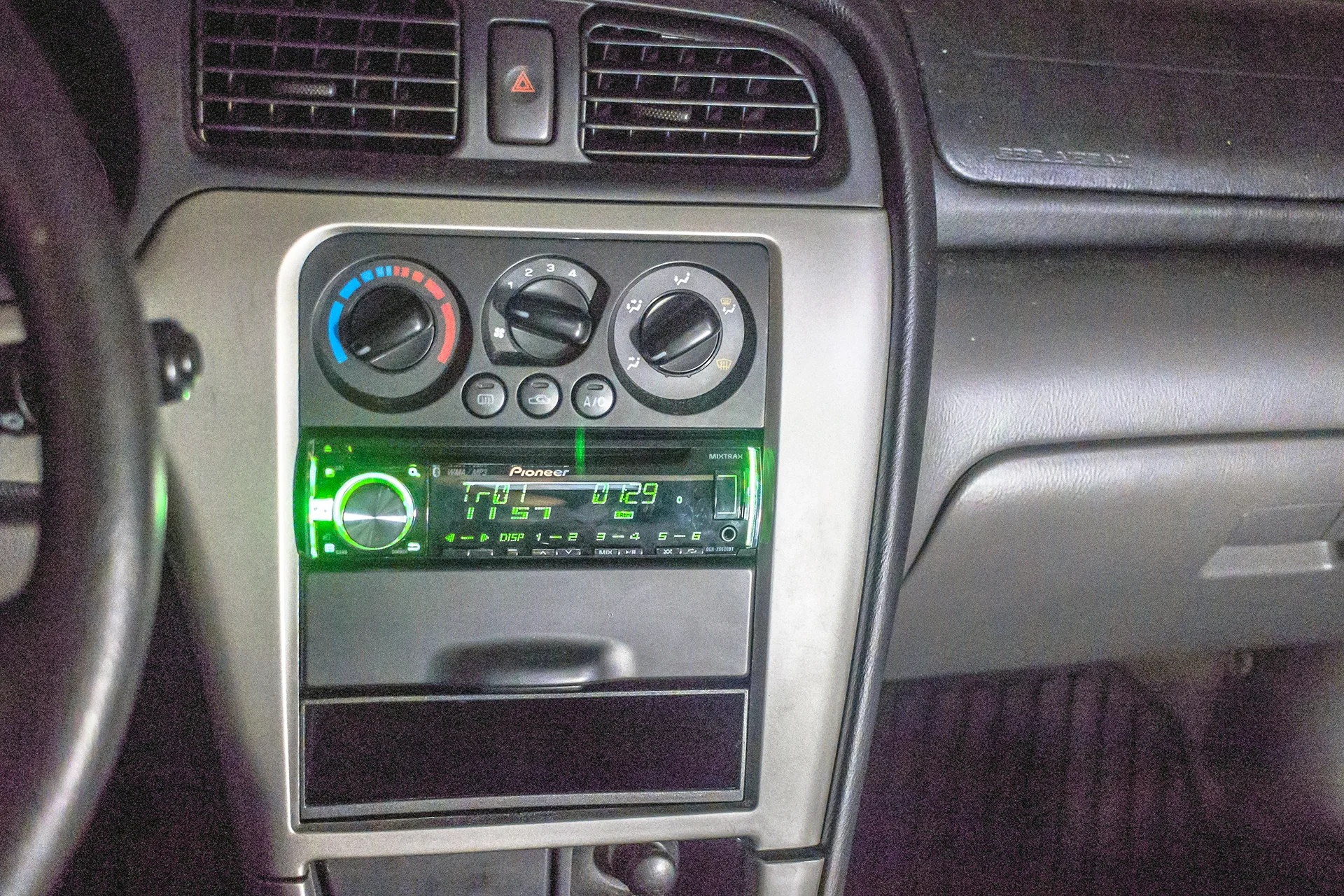 2003 Subaru Baja Aftermarket Radio.jpg