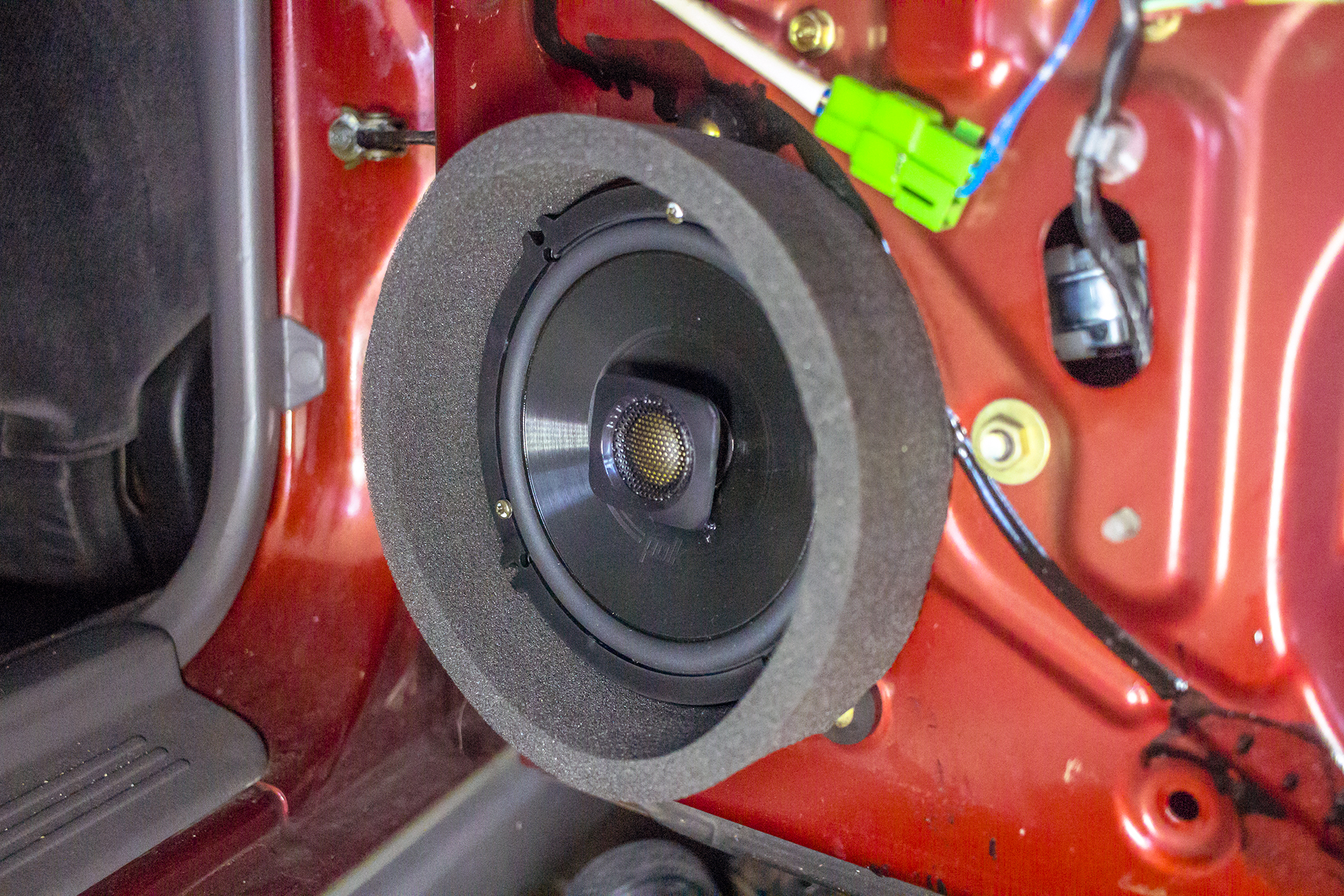 2003 Subaru Baja gets new speakers and a radio