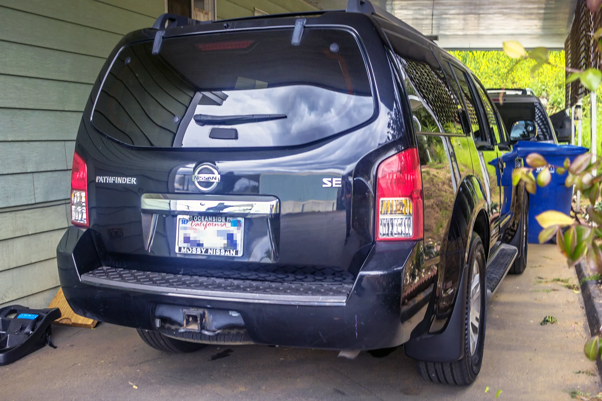 2009 Nissan Pathfinder Overview.jpg