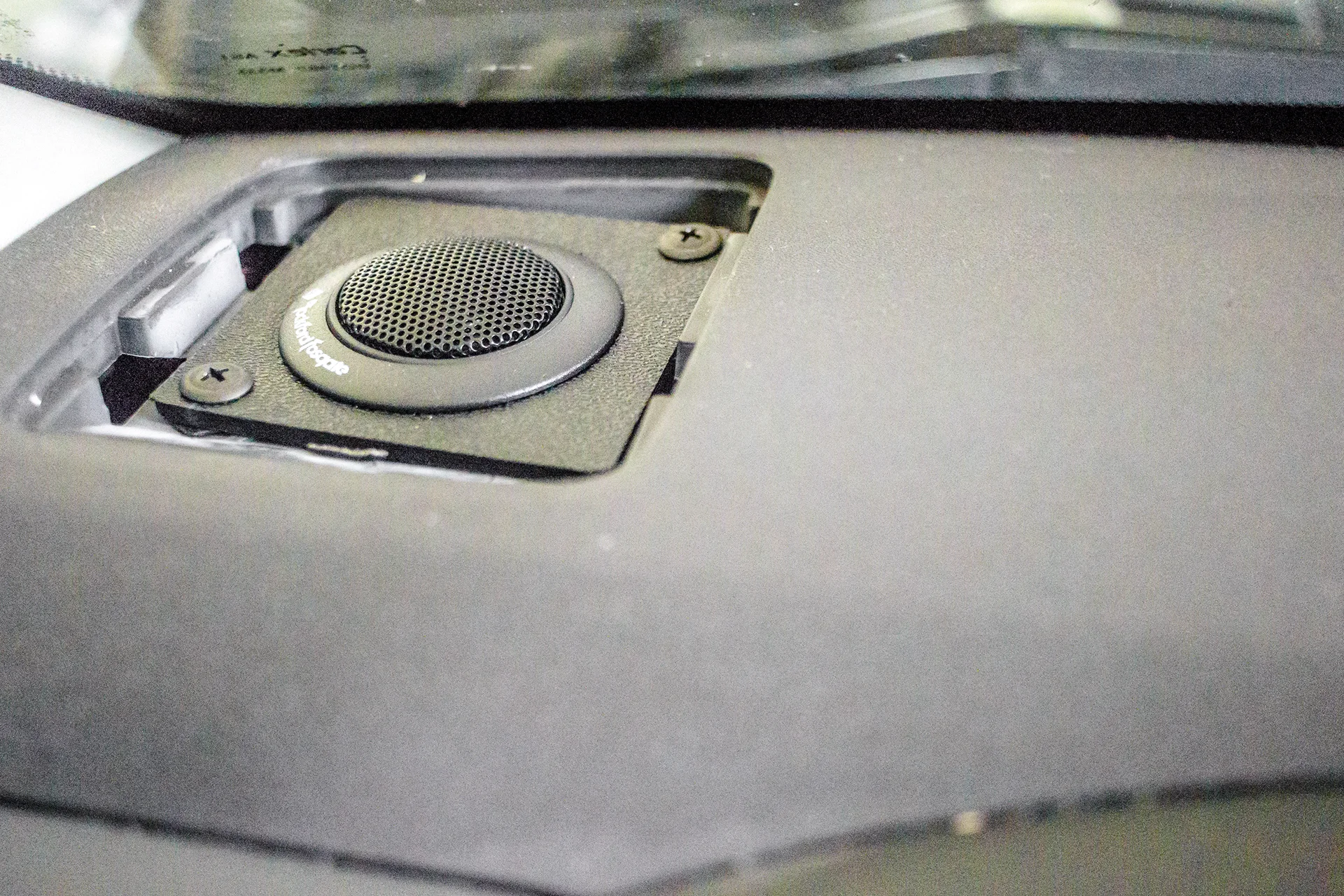 2009 Nissan Pathfinder Aftermarket Dash Speaker.jpg