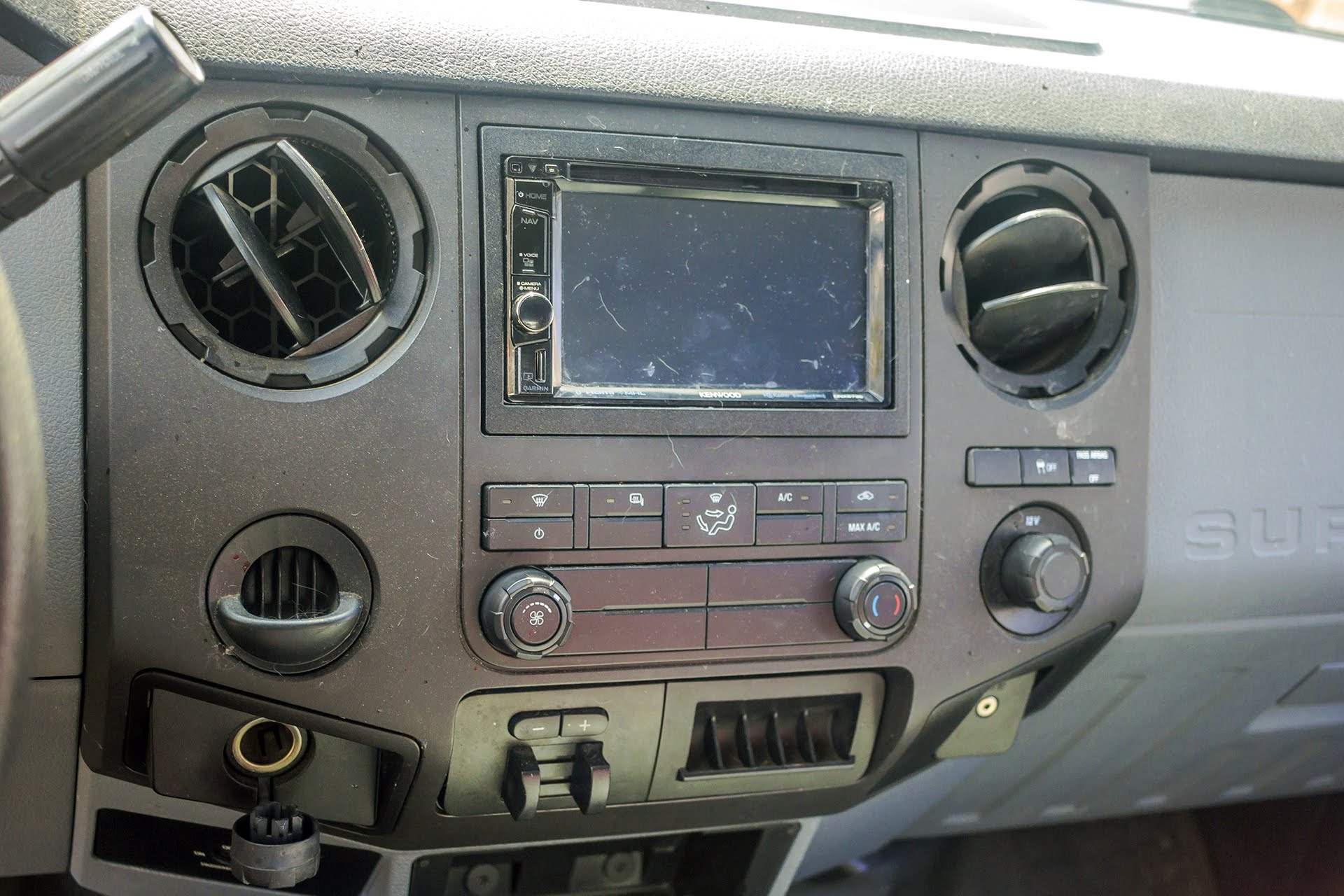 2011 Ford F250 Old Radio.jpg