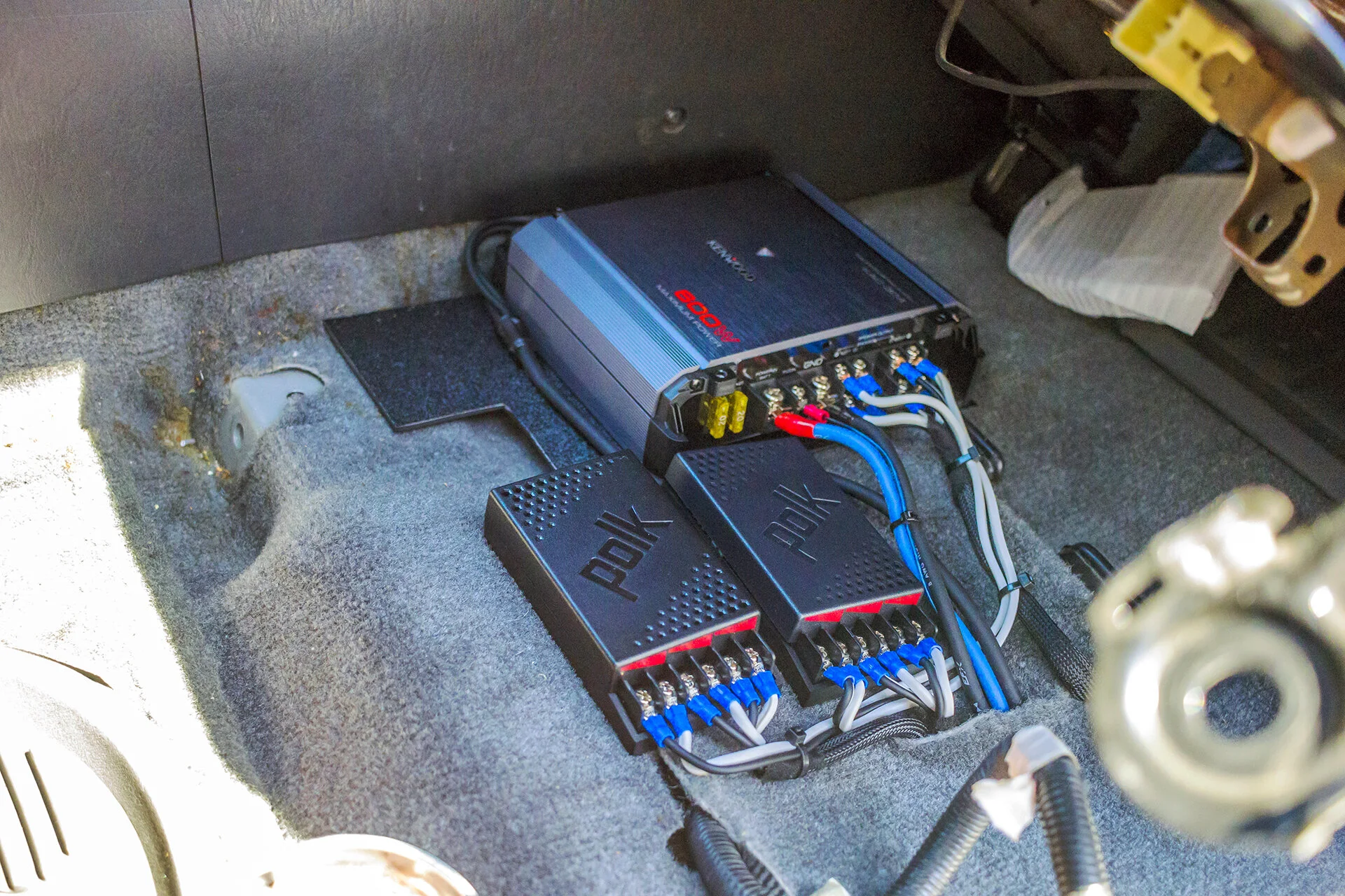 We added some new speakers to this 2004 Toyota Tundra, and cleaned up the amplifier installation.