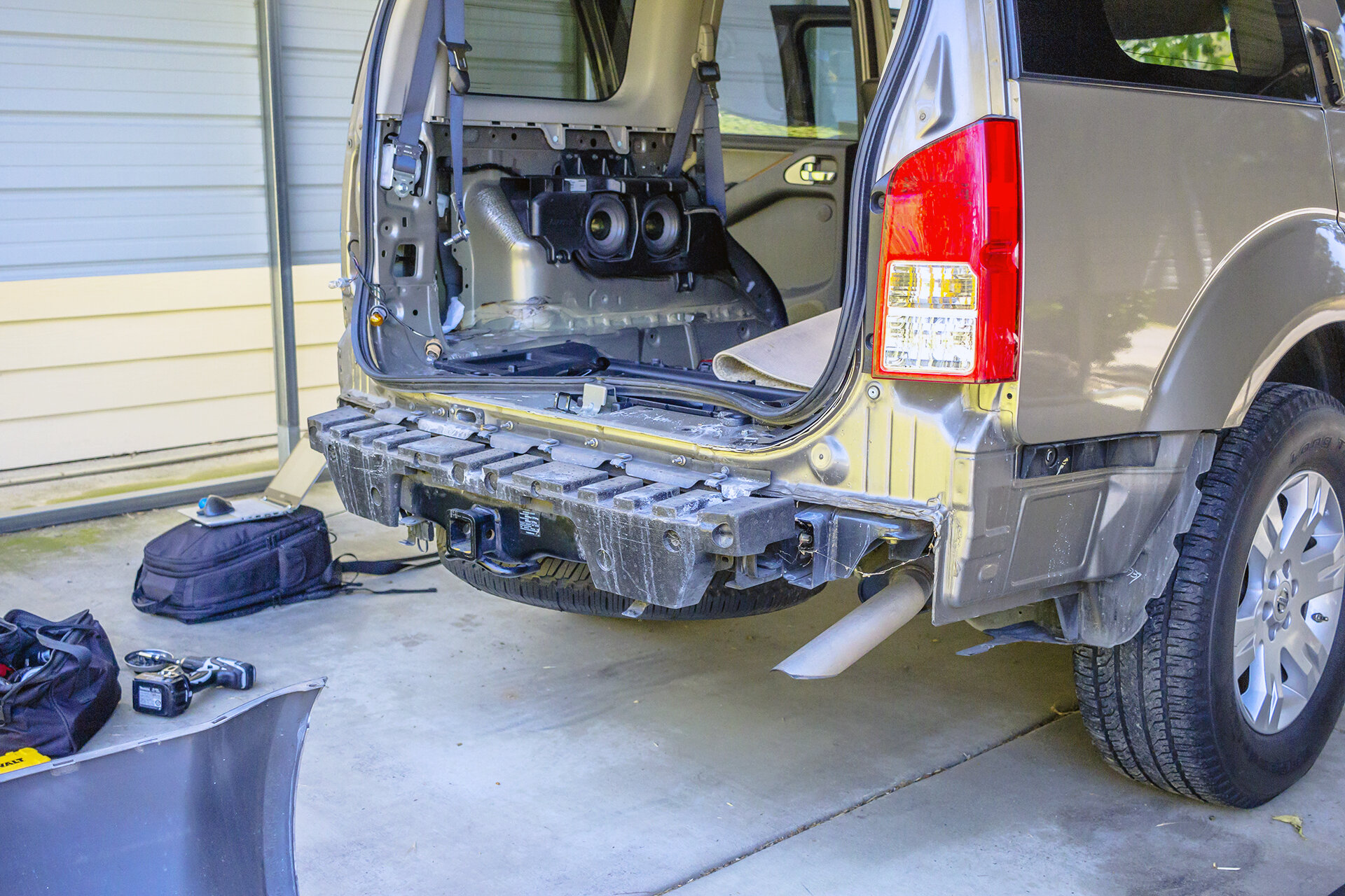 2006 Nissan Pathfinder Rear Bumper Removal.jpg