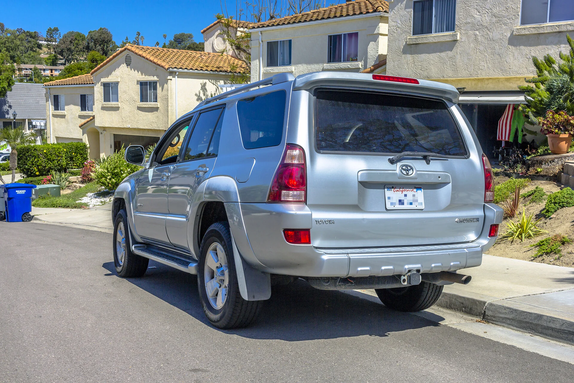 2003 Toyota 4Runner Overview.jpg