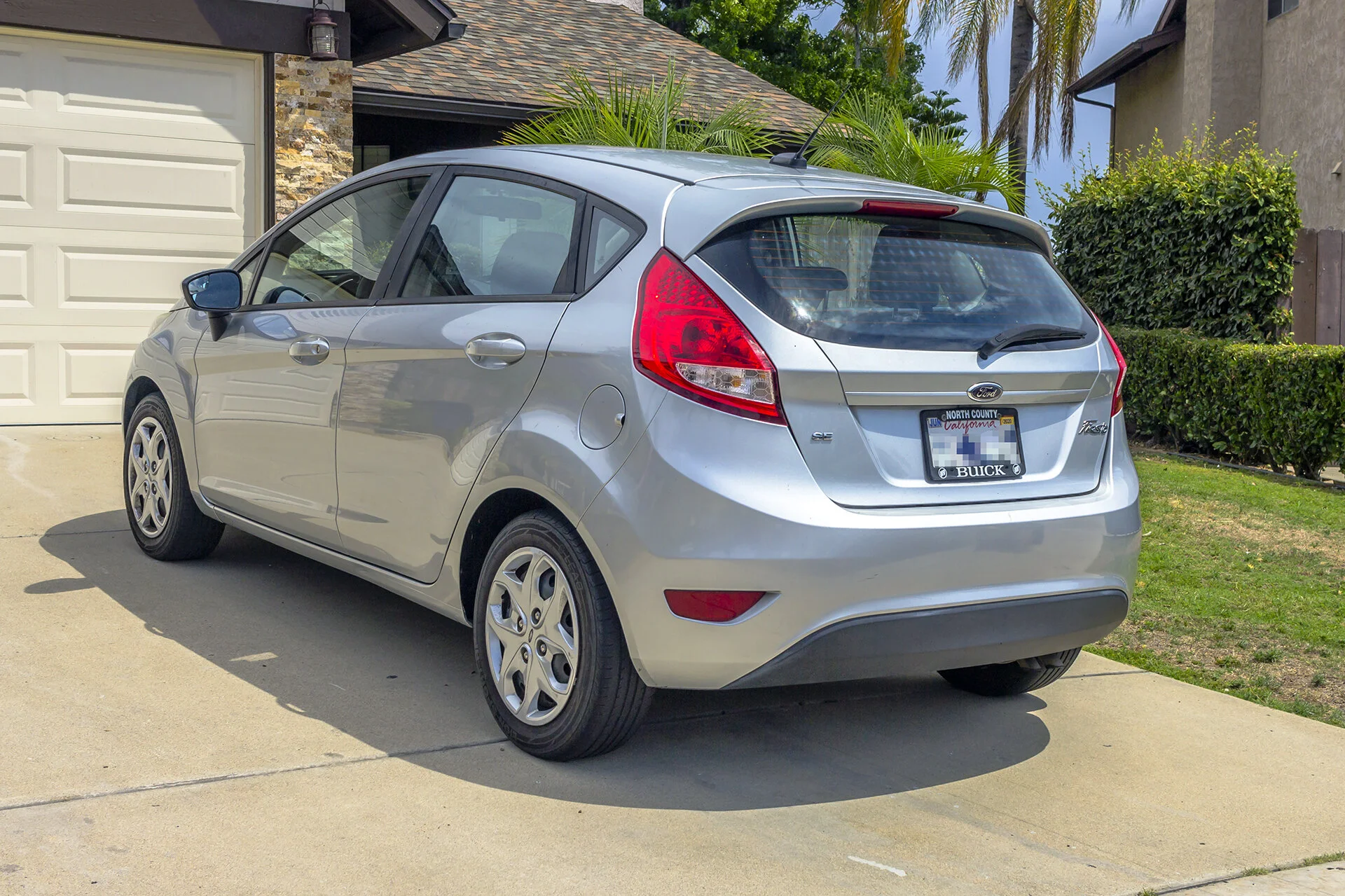 2012 Ford Fiesta Overview.jpg
