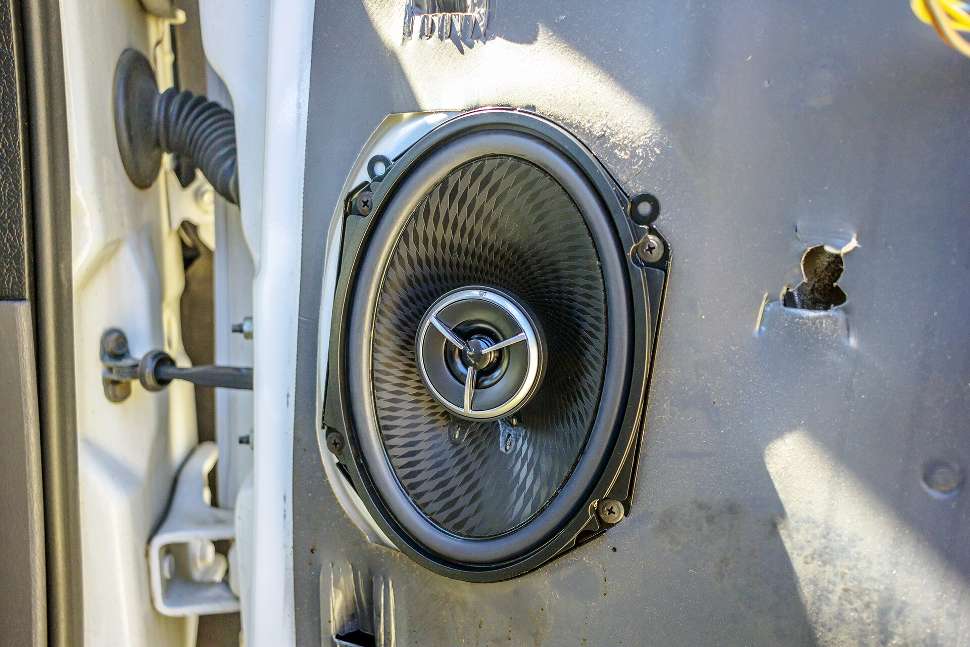 1999 Ford F250 New Speaker.jpg