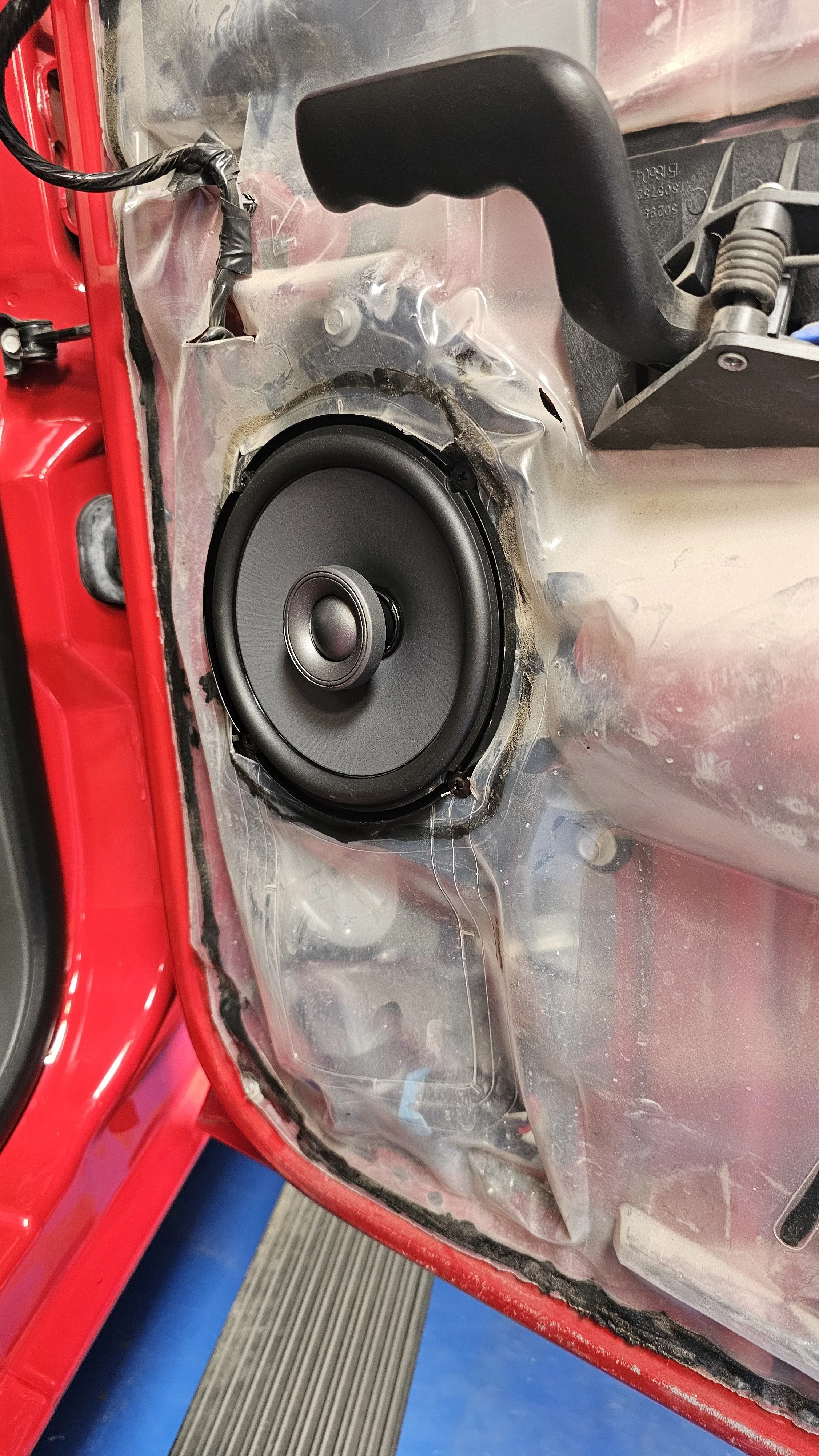 2005 Silverado 2500 Audiofrog Speaker in Rear door.jpg