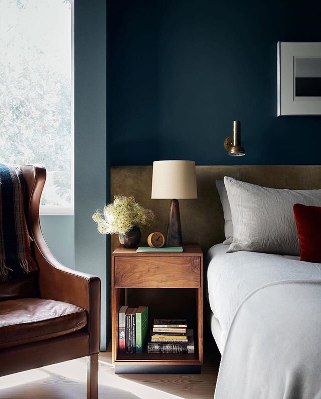 Moody and mellow in this Master Bedroom by @studioshamshiri 
#interiors #studioshamshiri #interiordesign #california #design #style #bedroom #bedroomdesign #interiordecorating #interiordesigner #interiorismo #inspiration #interiorinspo #moody #colors